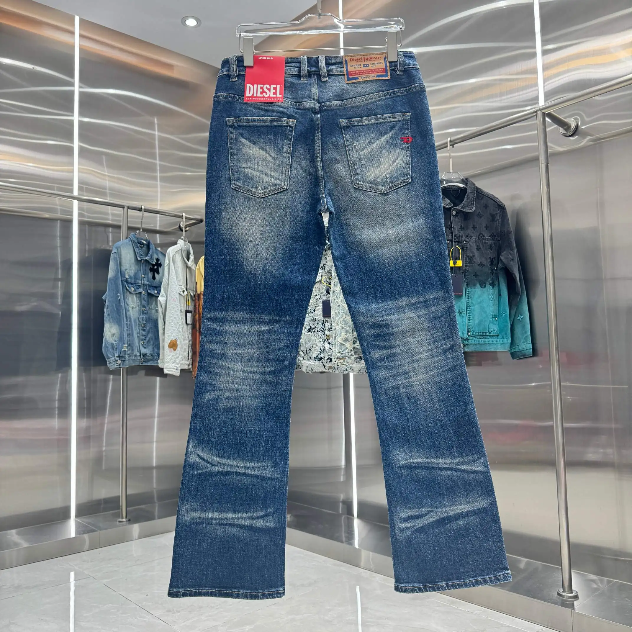 Distressed Bootcut Jeans D22019043 — view 2