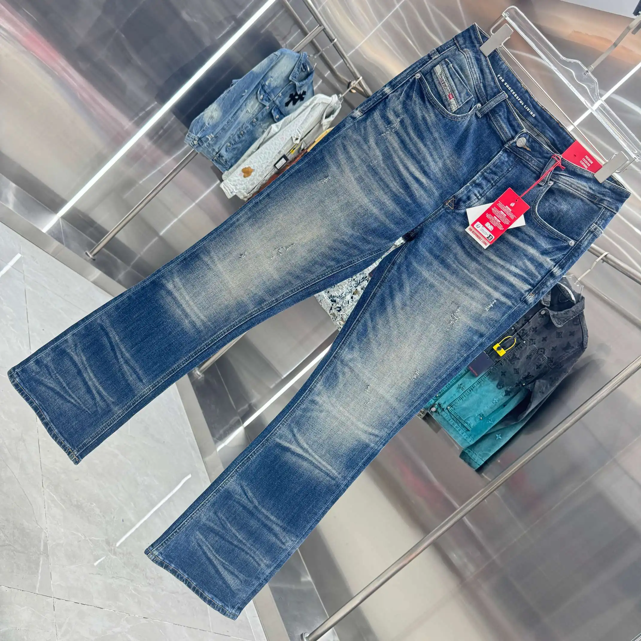 Distressed Bootcut Jeans D22019043 — view 3