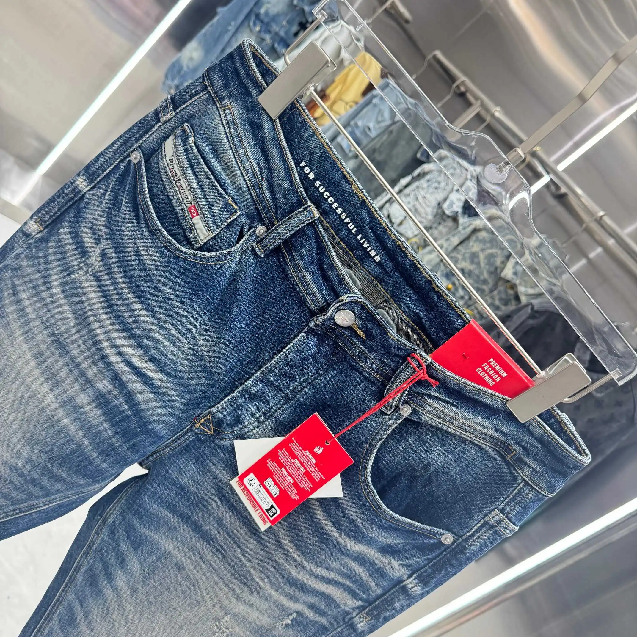 Distressed Bootcut Jeans D22019043 — view 4