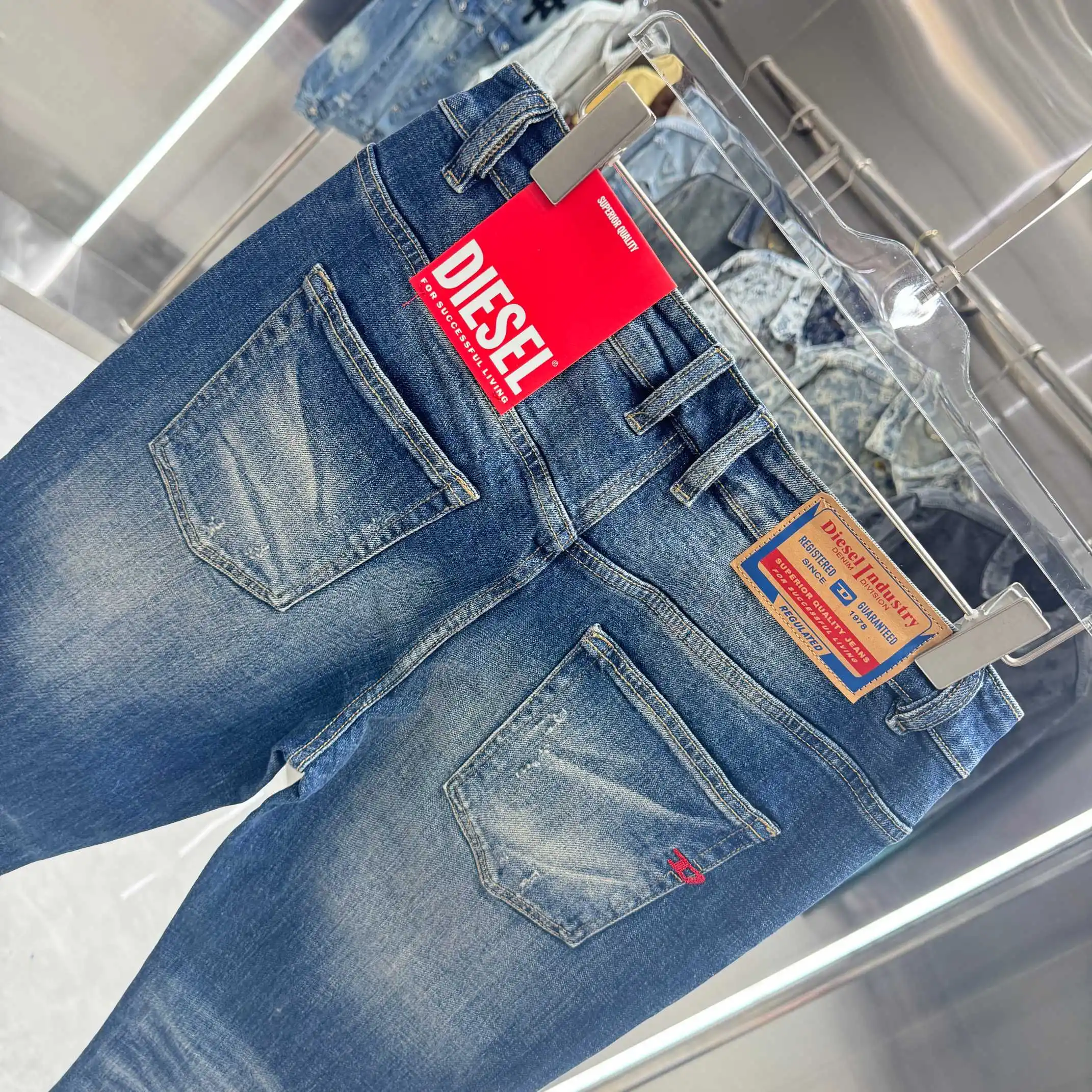 Distressed Bootcut Jeans D22019043 — view 5