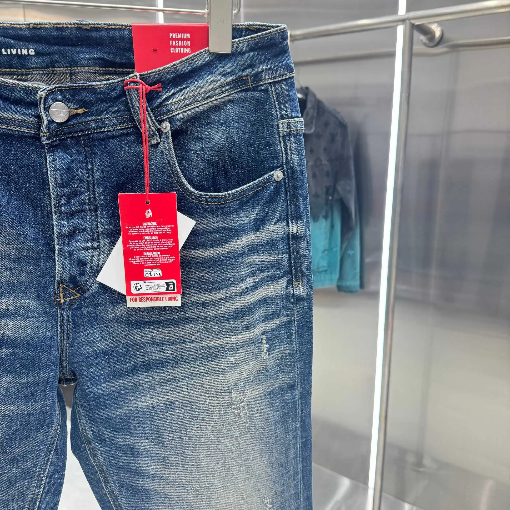 Distressed Bootcut Jeans D22019043 — view 7