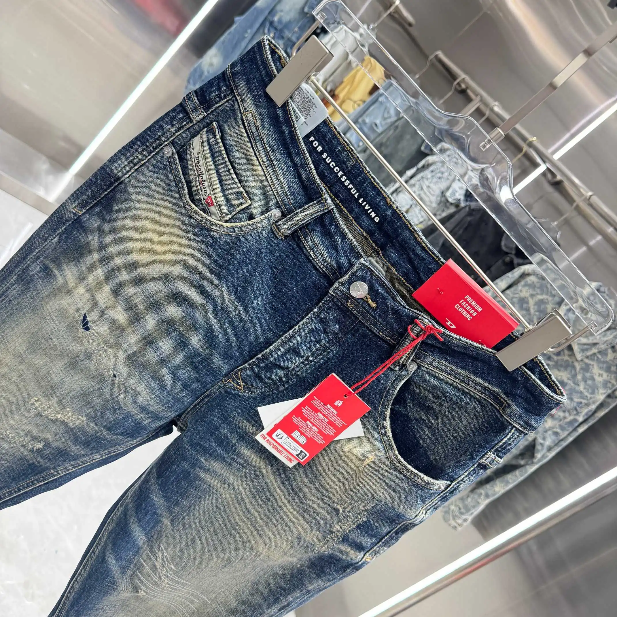 Distressed Bootcut Jeans in Washed Blue D22019126 — view 4