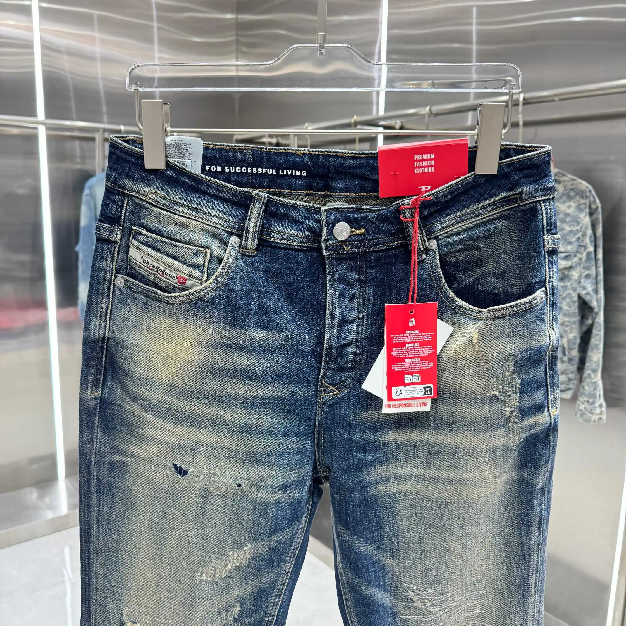 Distressed Bootcut Jeans in Washed Blue D22019126 — view 6