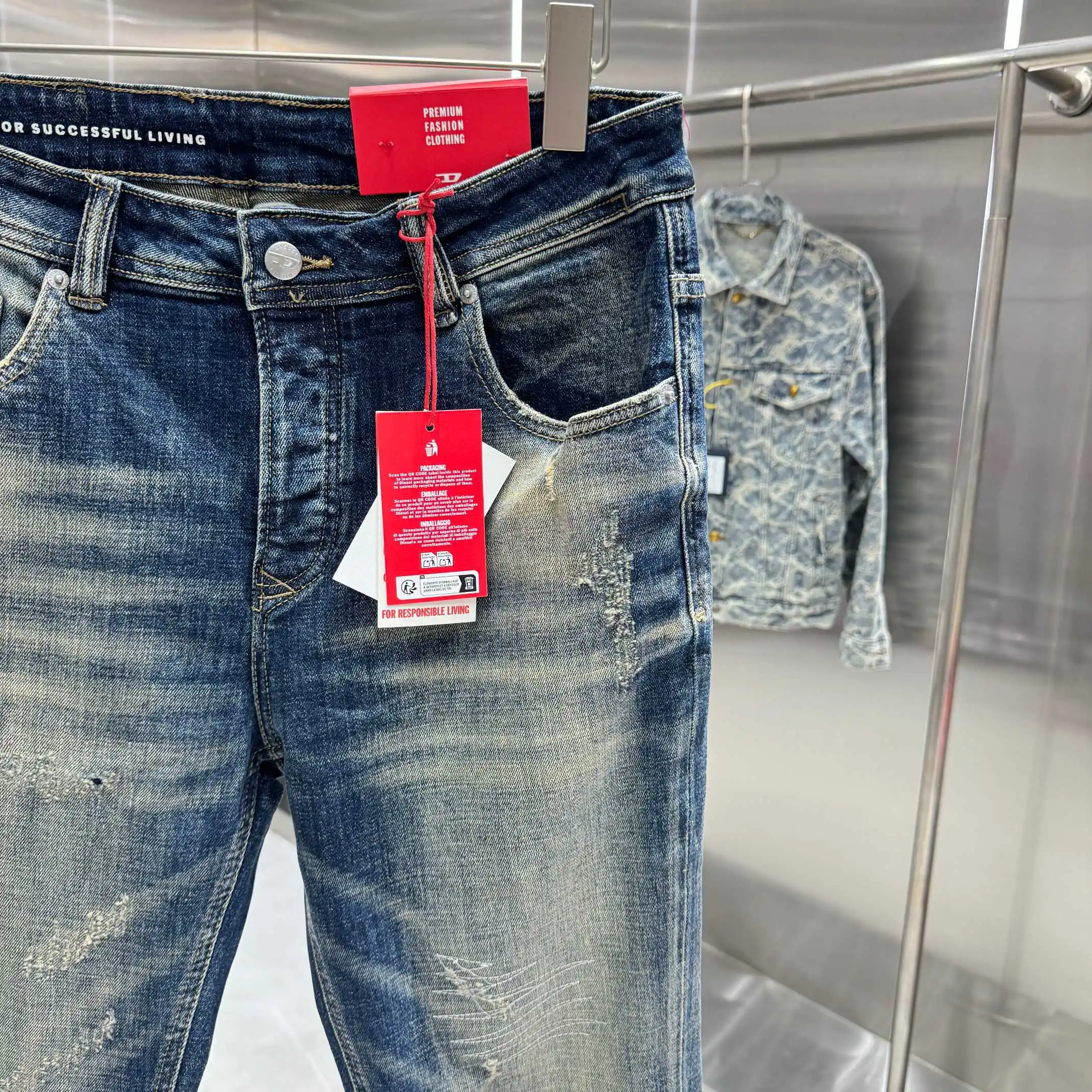 Distressed Bootcut Jeans in Washed Blue D22019126 — view 7