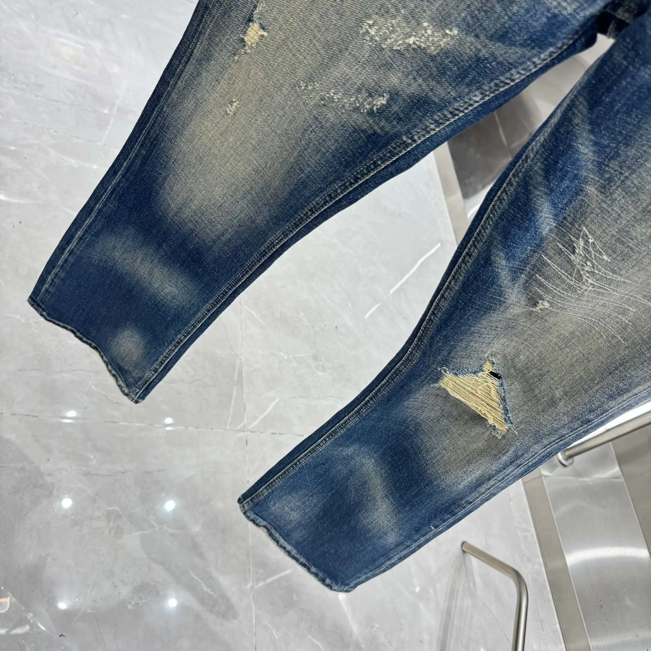 Distressed Bootcut Jeans in Washed Blue D22019126 — view 9