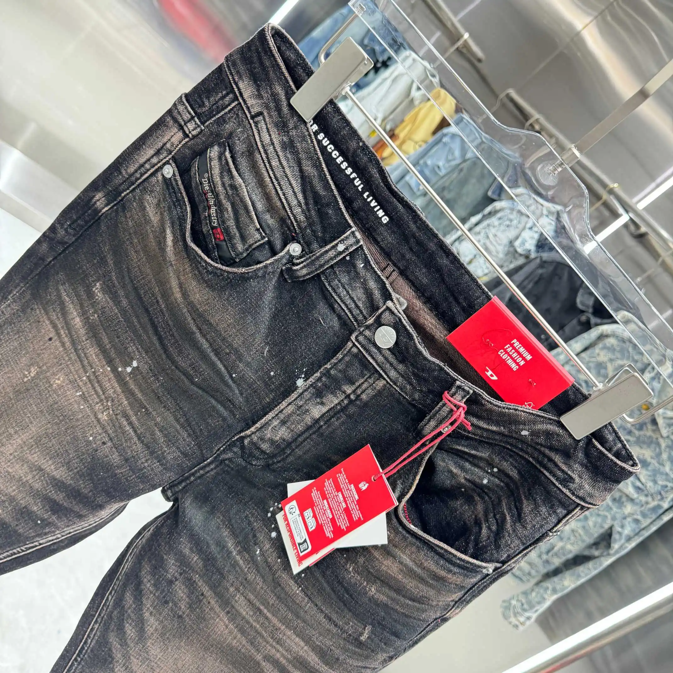Distressed Slim-Flare Jeans D22019122 — view 4