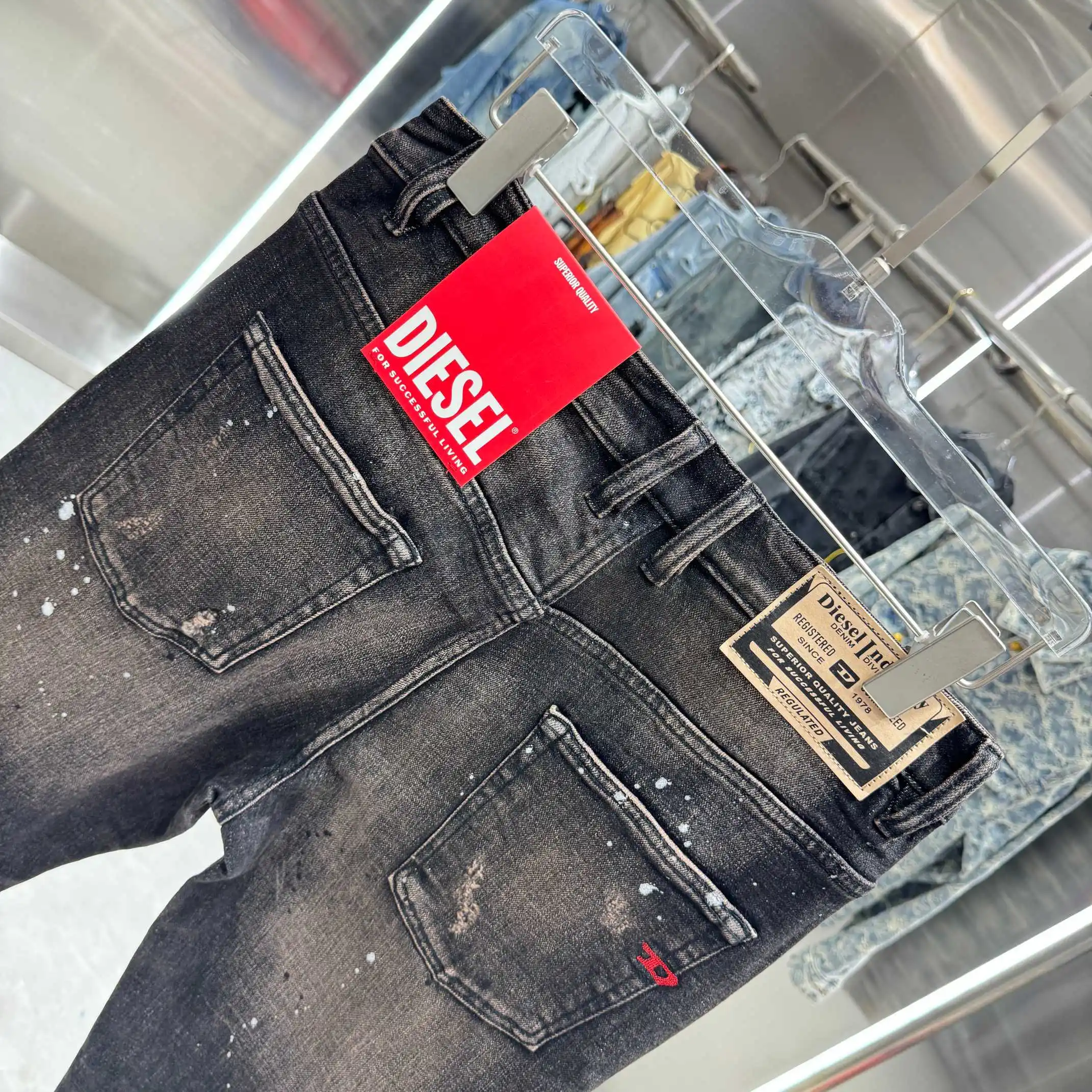 Distressed Slim-Flare Jeans D22019122 — view 5