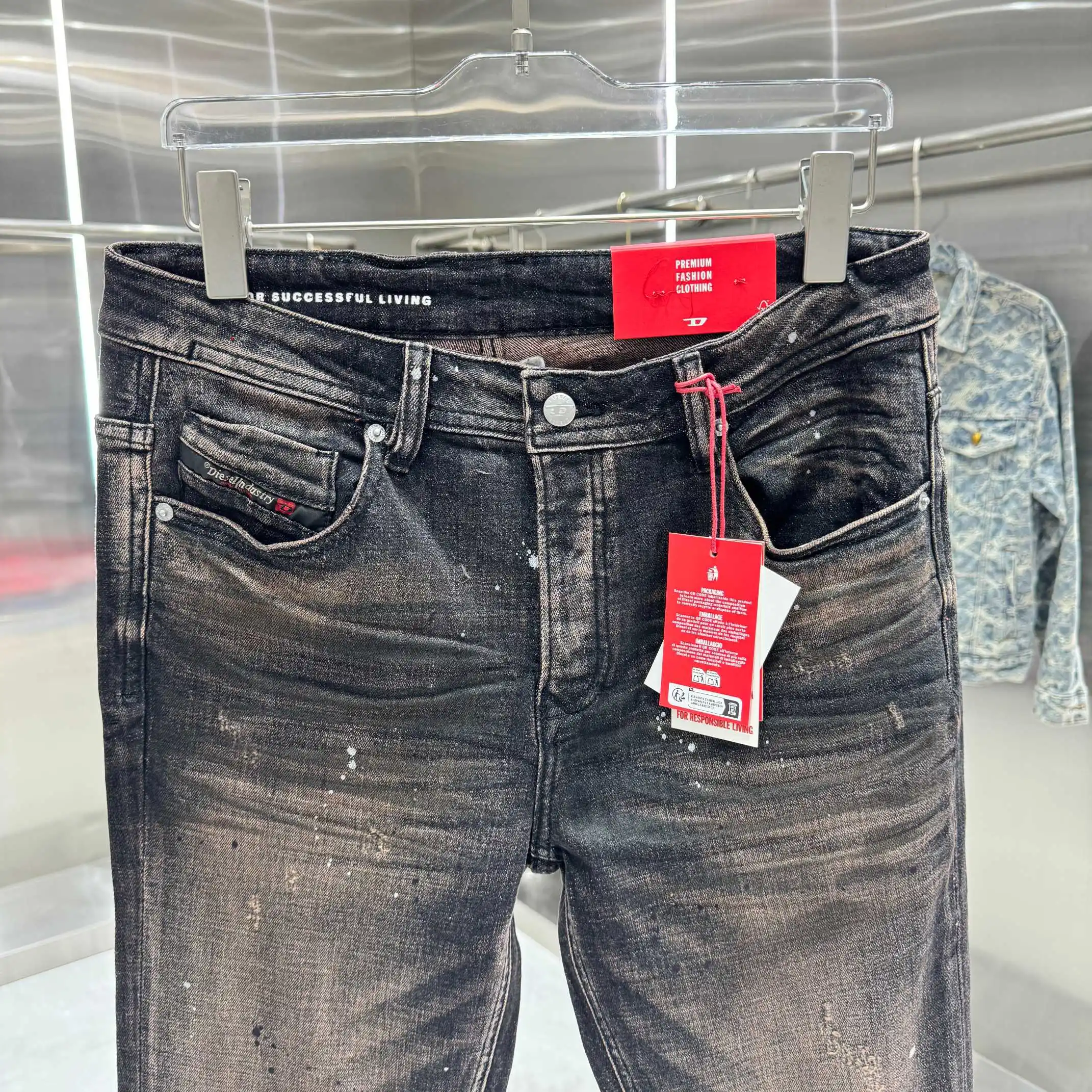 Distressed Slim-Flare Jeans D22019122 — view 6