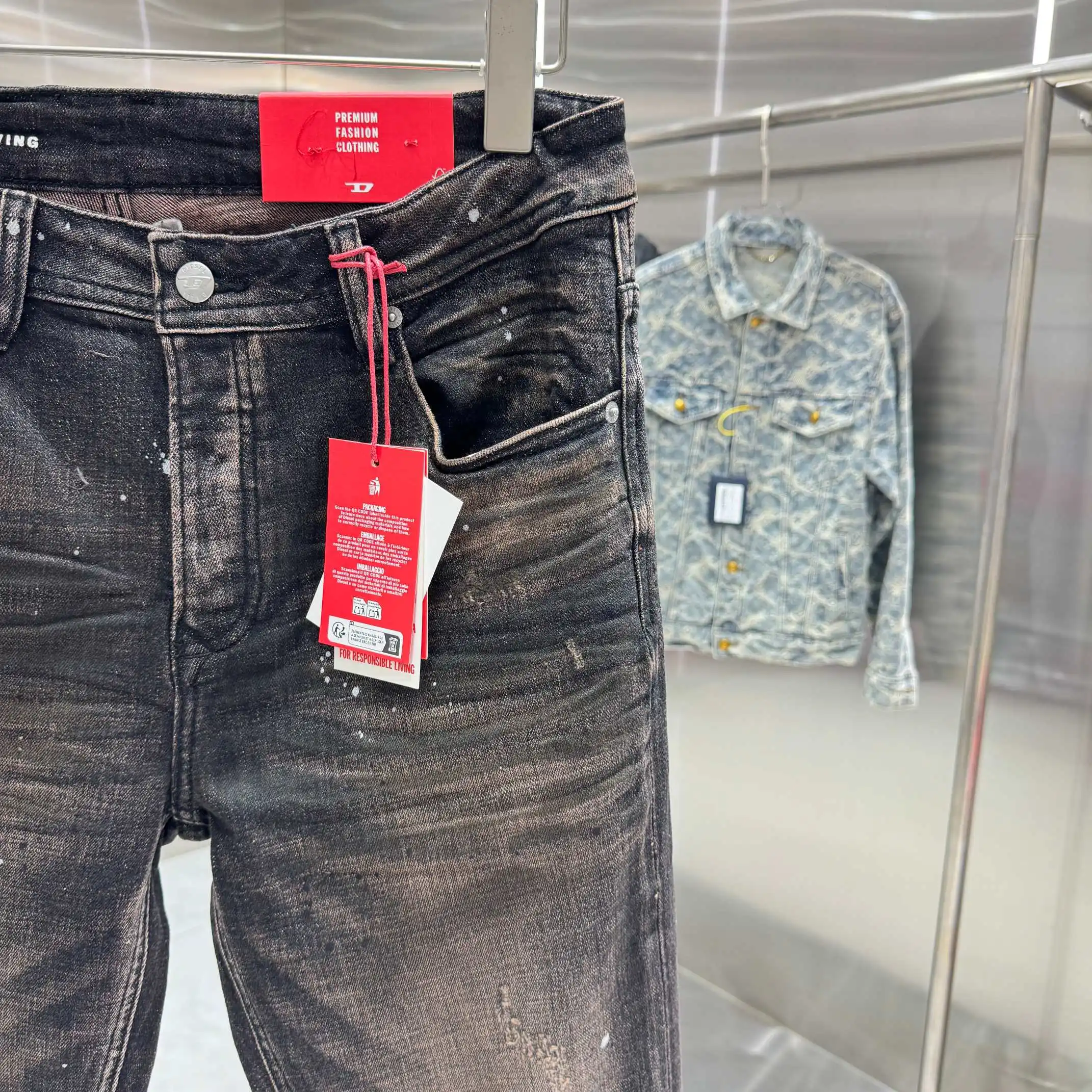 Distressed Slim-Flare Jeans D22019122 — view 7