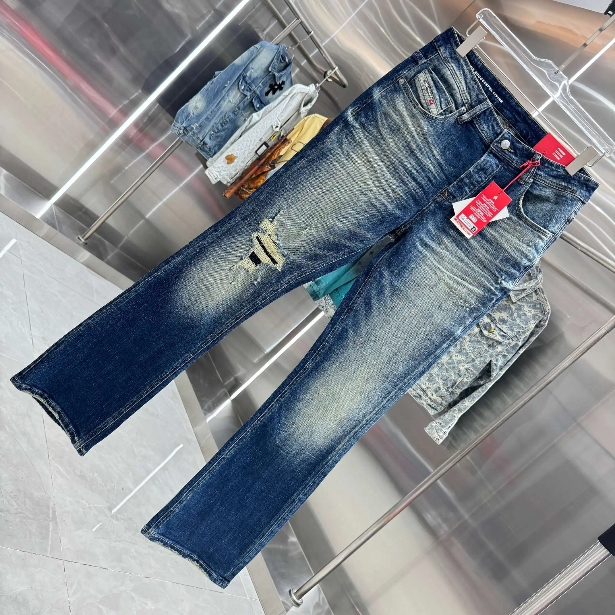 Distressed Bootcut Jeans D22019125 — view 3