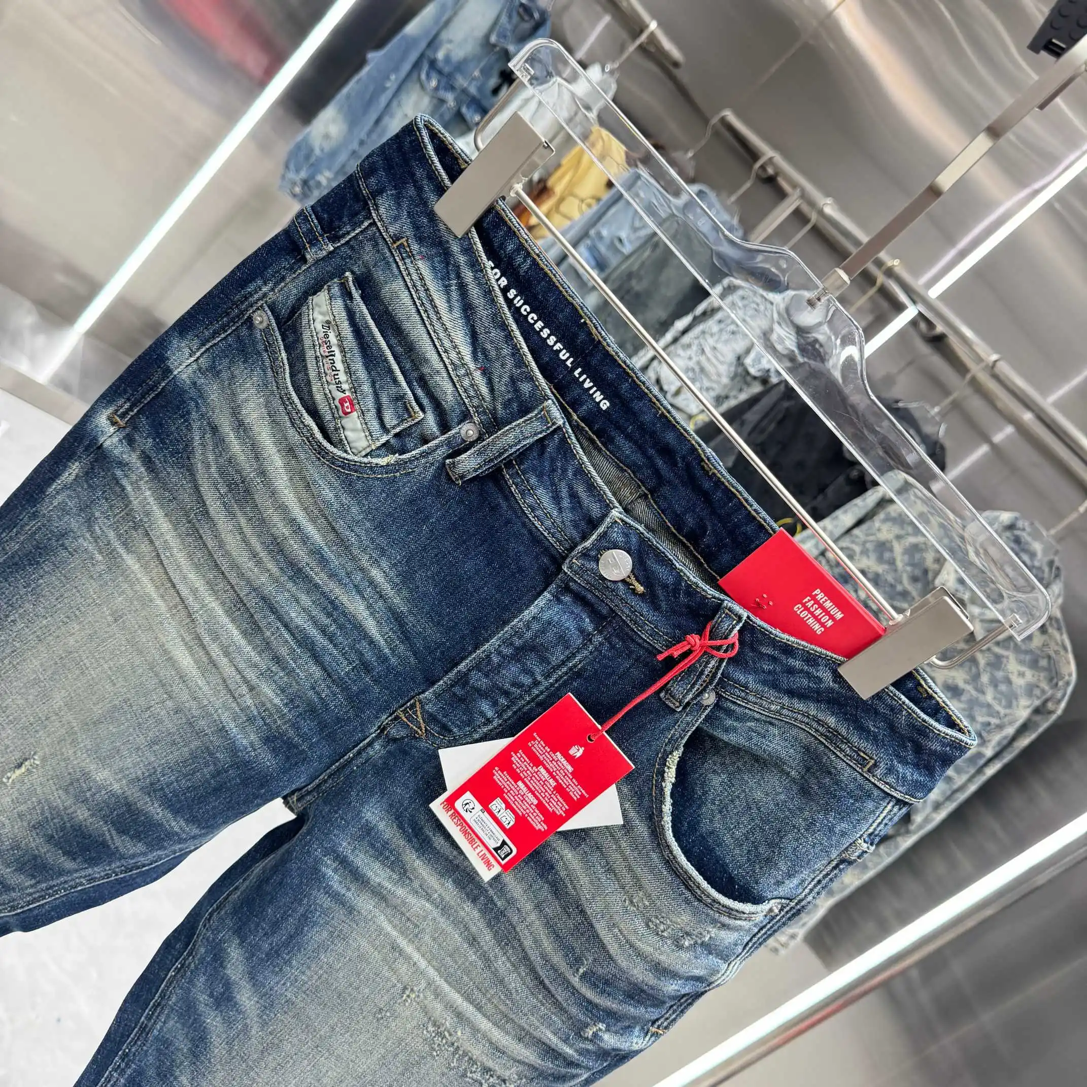 Distressed Bootcut Jeans D22019125 — view 4