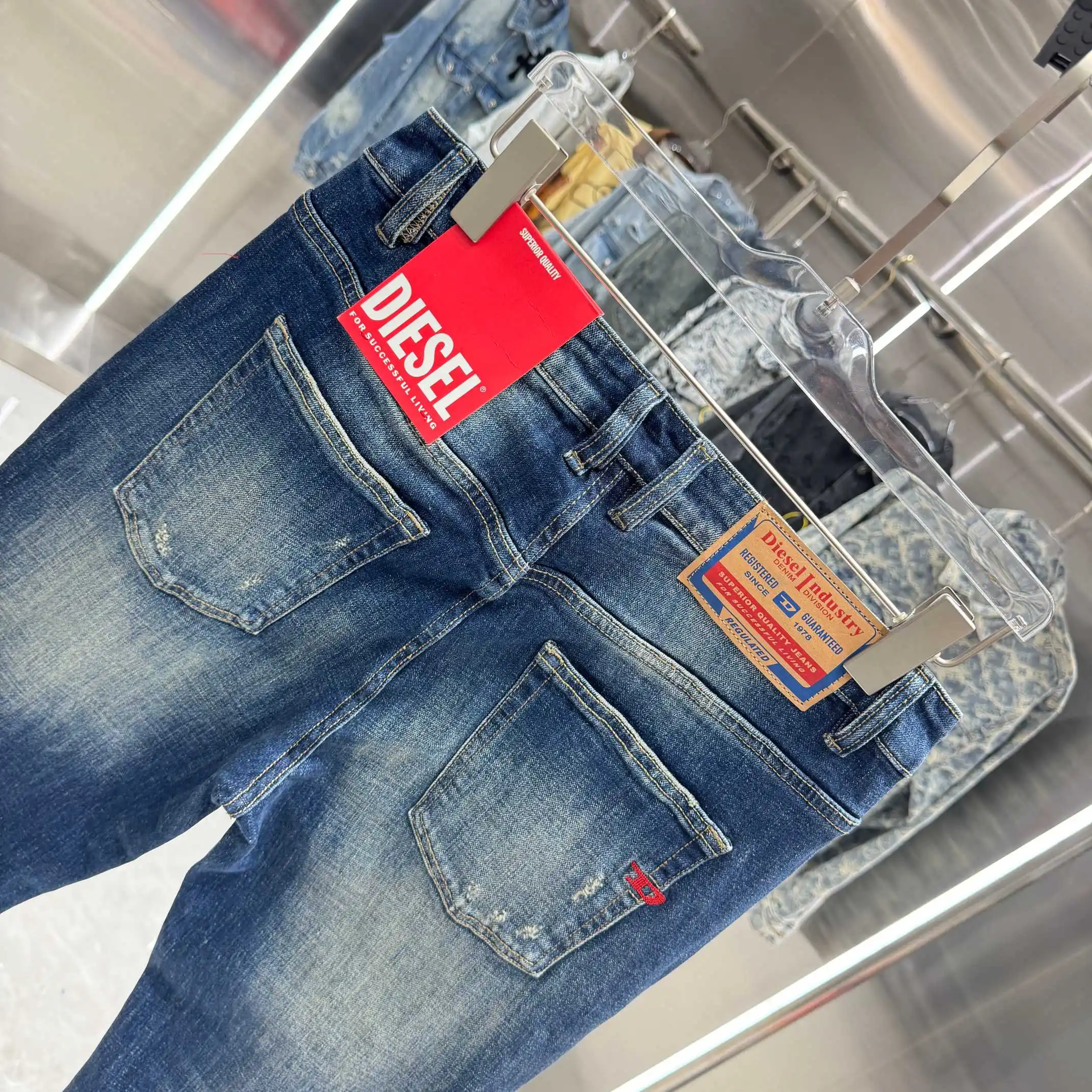 Distressed Bootcut Jeans D22019125 — view 5