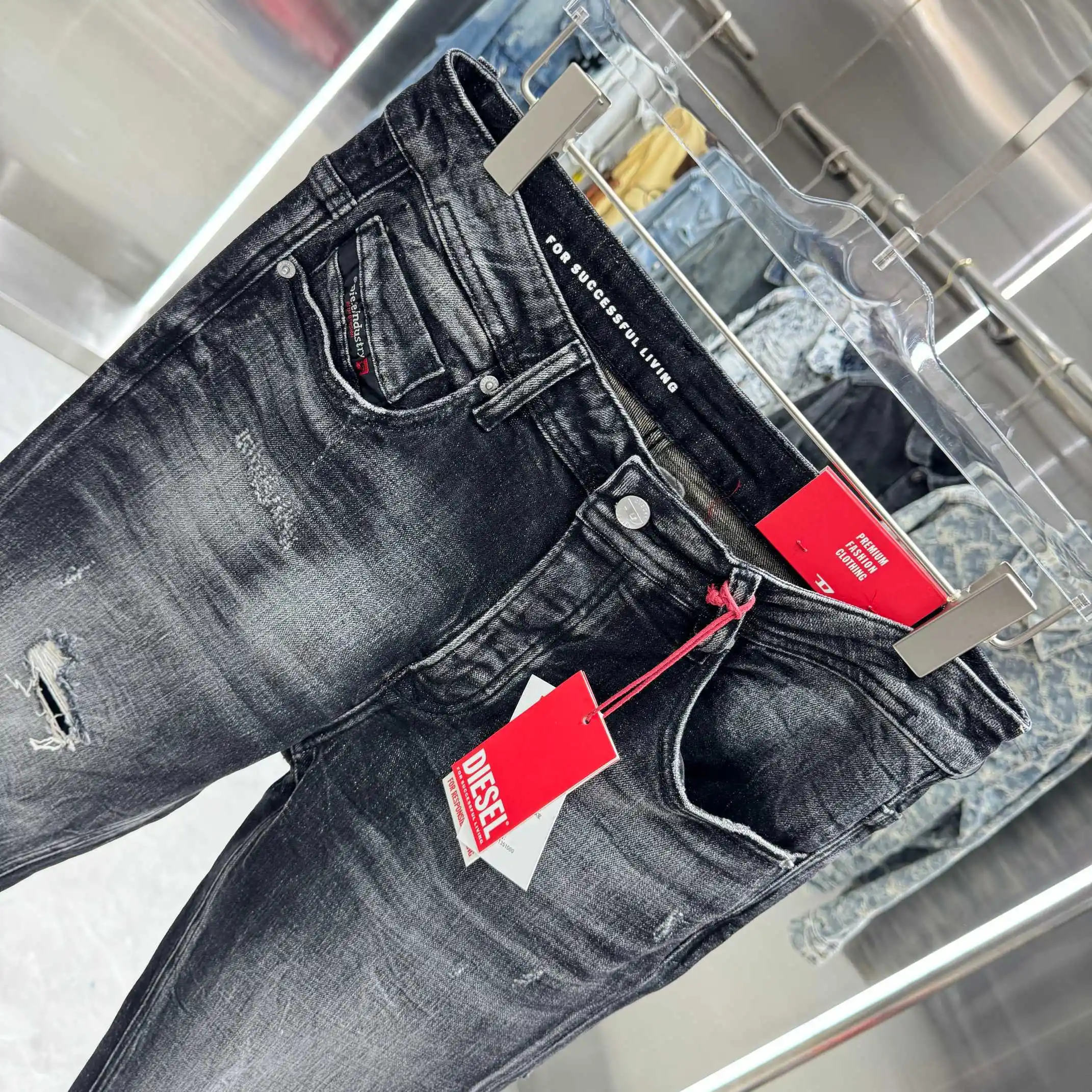 Distressed Bootcut Jeans D22019121 — view 4