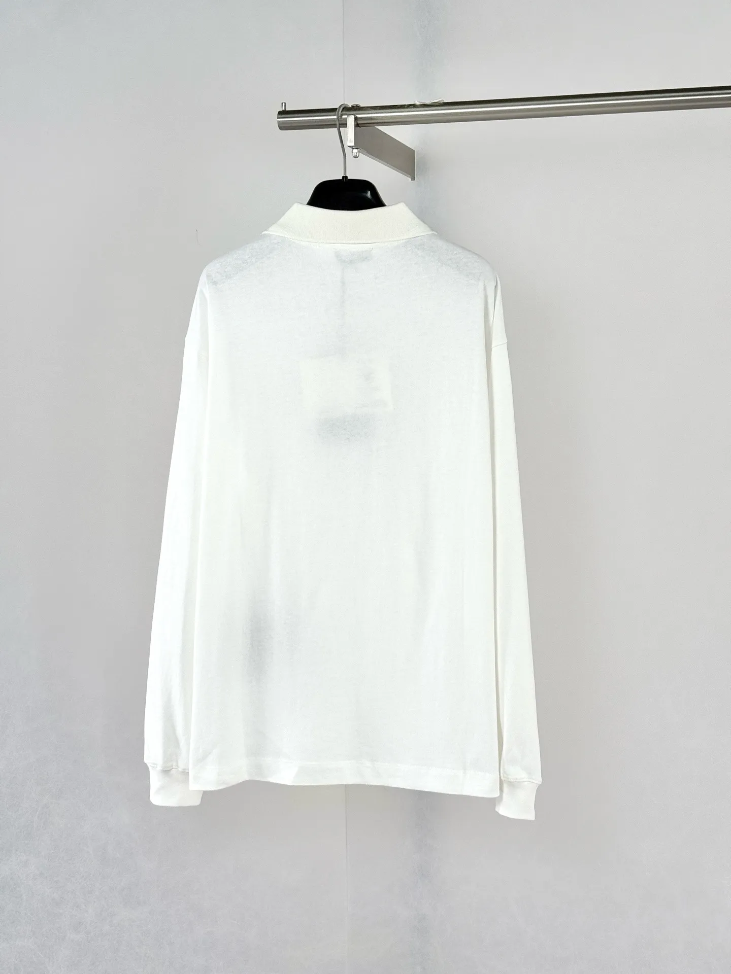 Logo-Patch Long-Sleeve Cotton Polo Shirt D22022051 — view 2