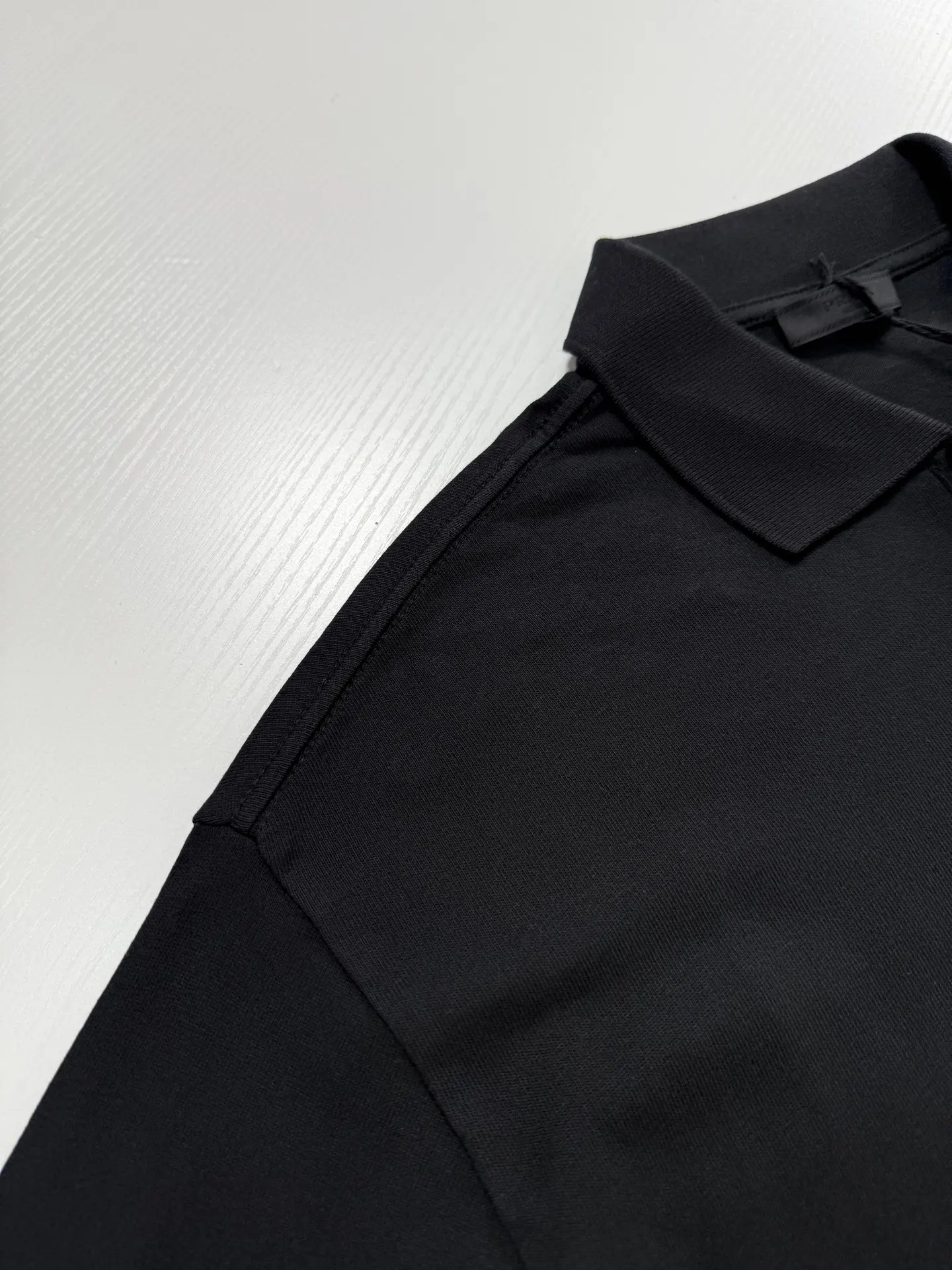 Logo-Patch Long-Sleeved Cotton Polo Shirt D22022052 — view 6