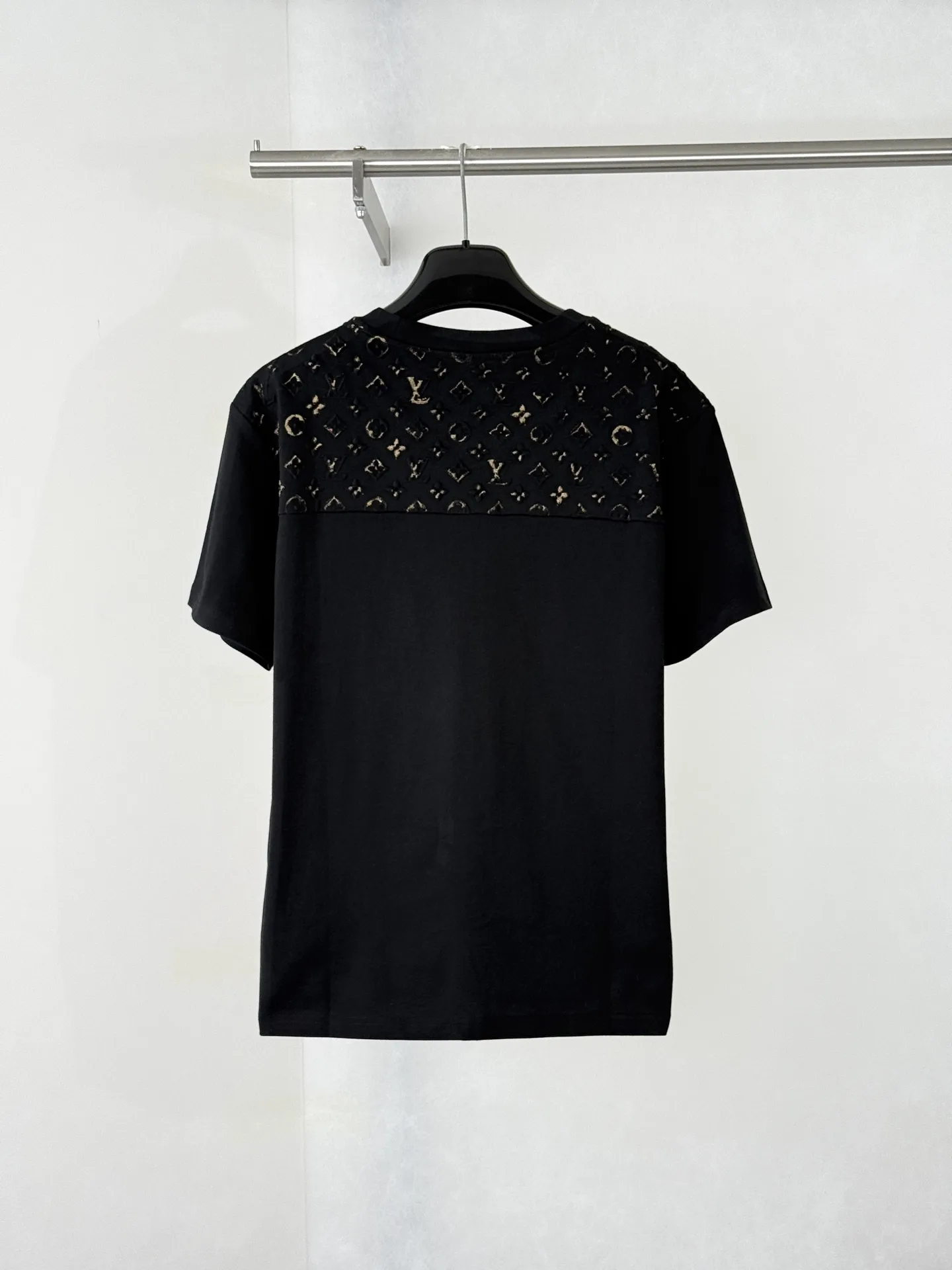 Monogram Embossed Pocket T-Shirt D22524744 — view 2