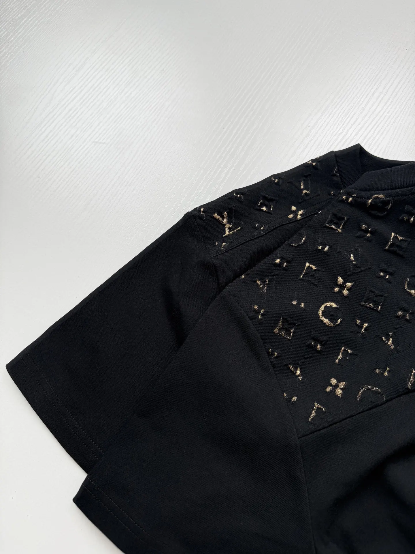 Monogram Embossed Pocket T-Shirt D22524744 — view 8
