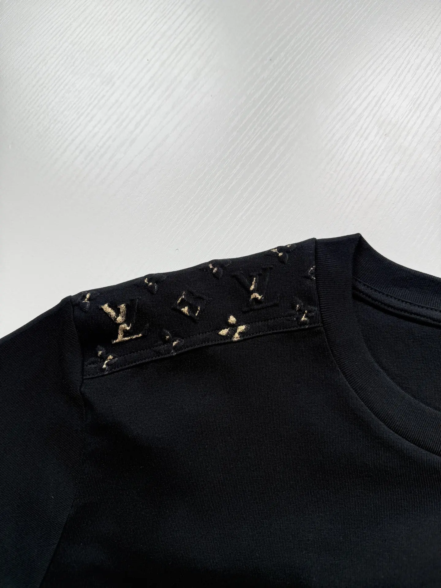 Monogram Embossed Pocket T-Shirt D22524744 — view 9