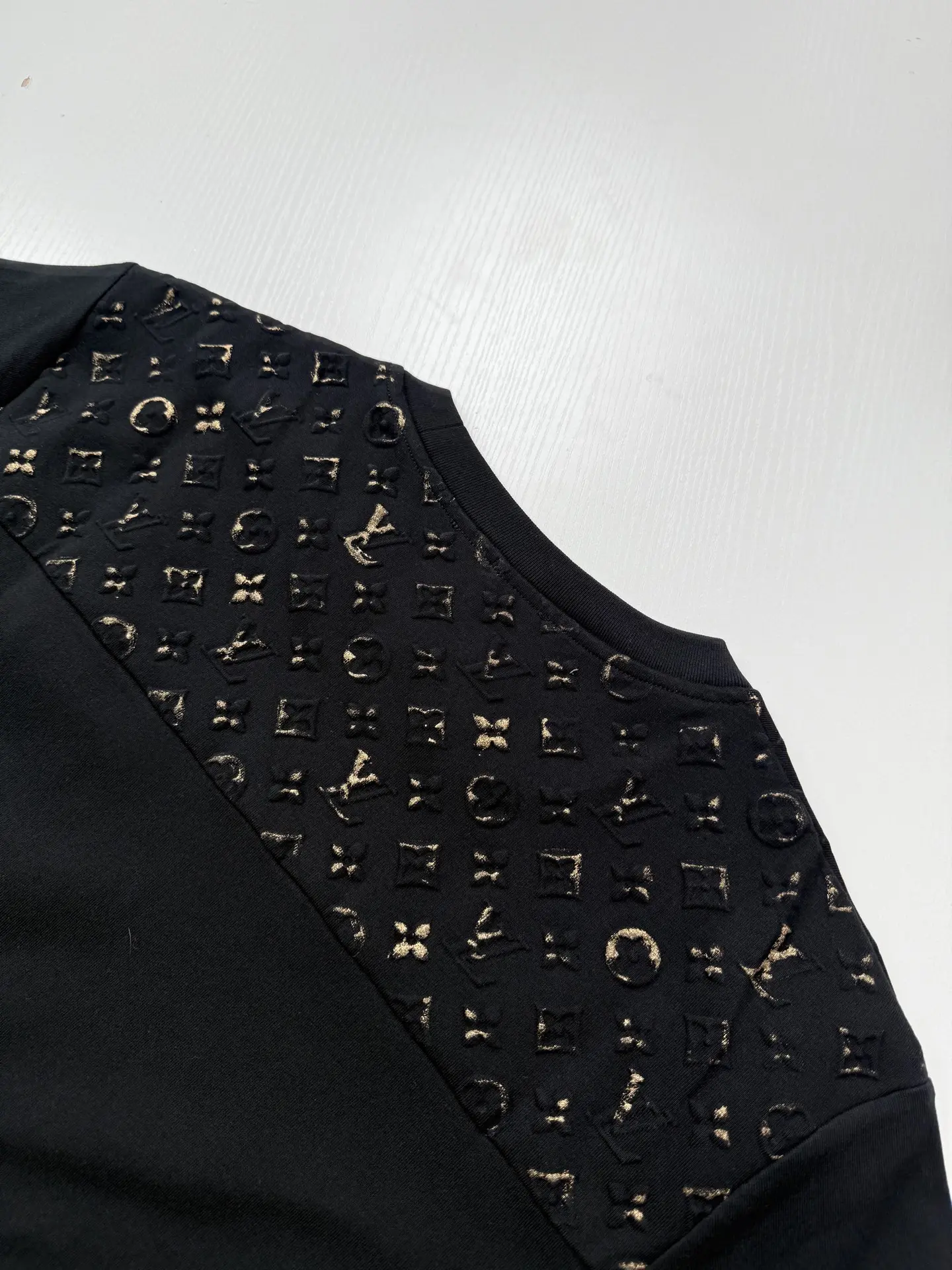 Monogram Embossed Pocket T-Shirt D22524744 — view 10