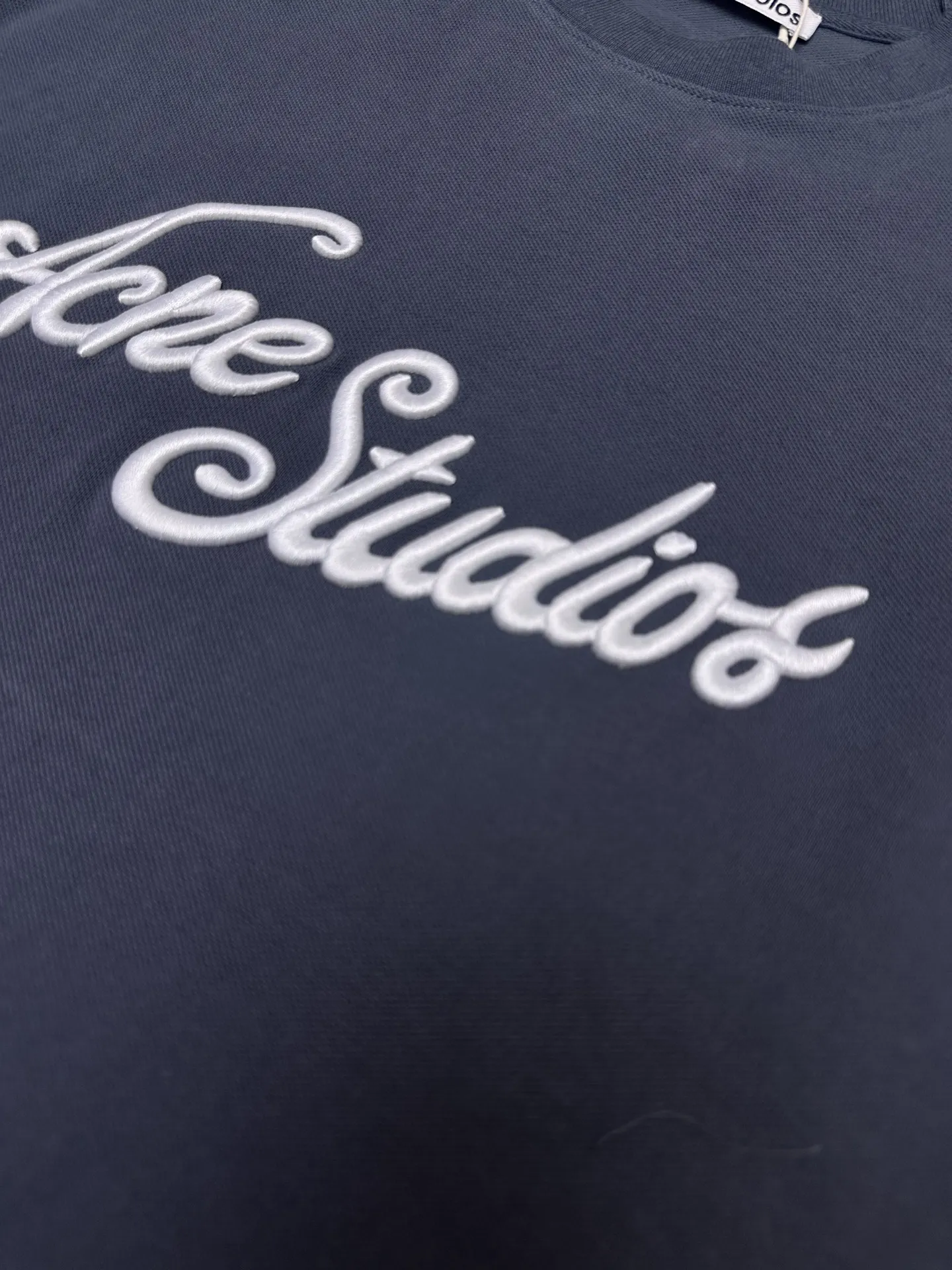 Logo-Embroidered Long-Sleeve T-Shirt D22520402 — view 4