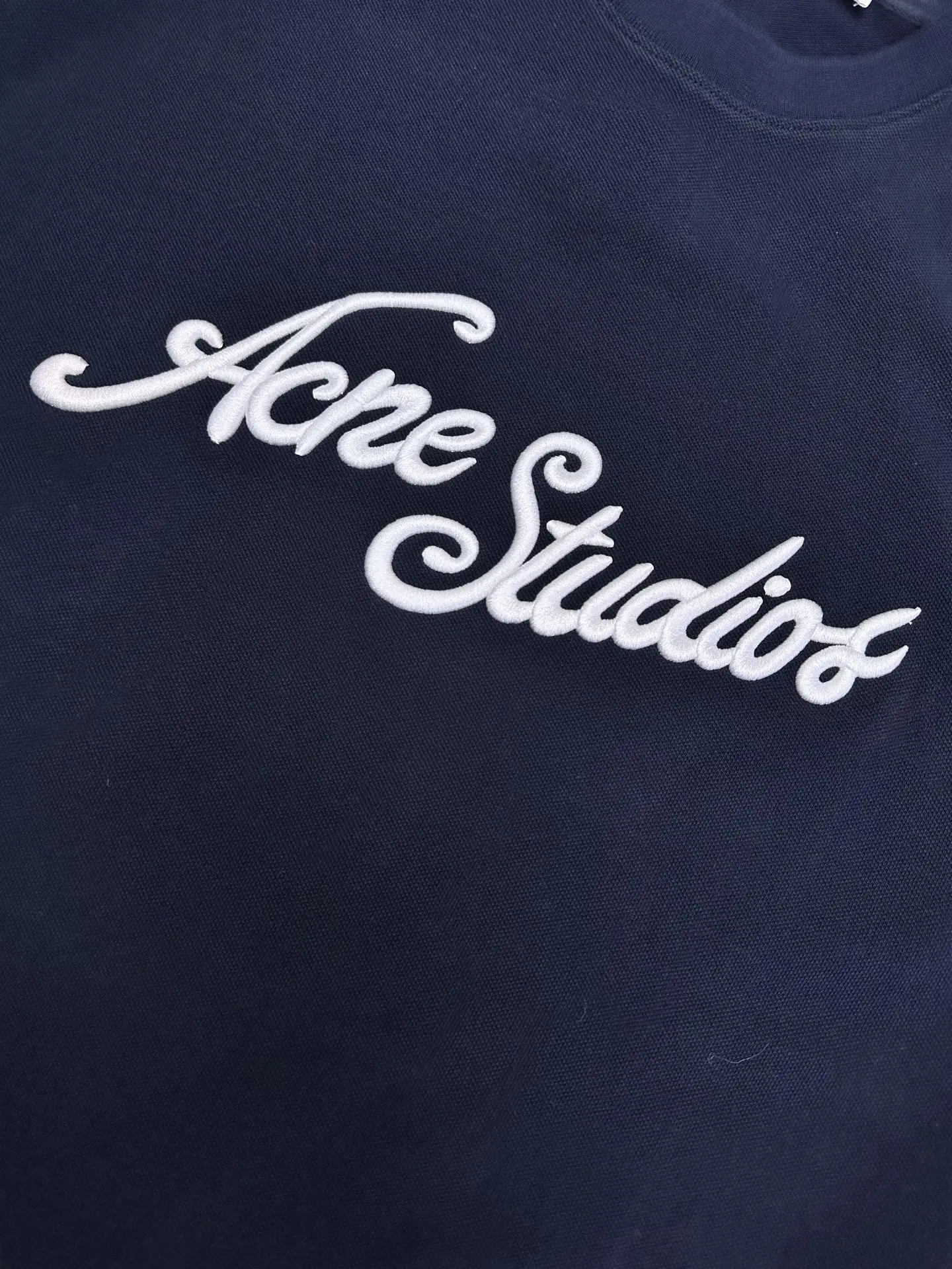 Logo Embroidered Long-Sleeve T-Shirt D22520400 — view 9