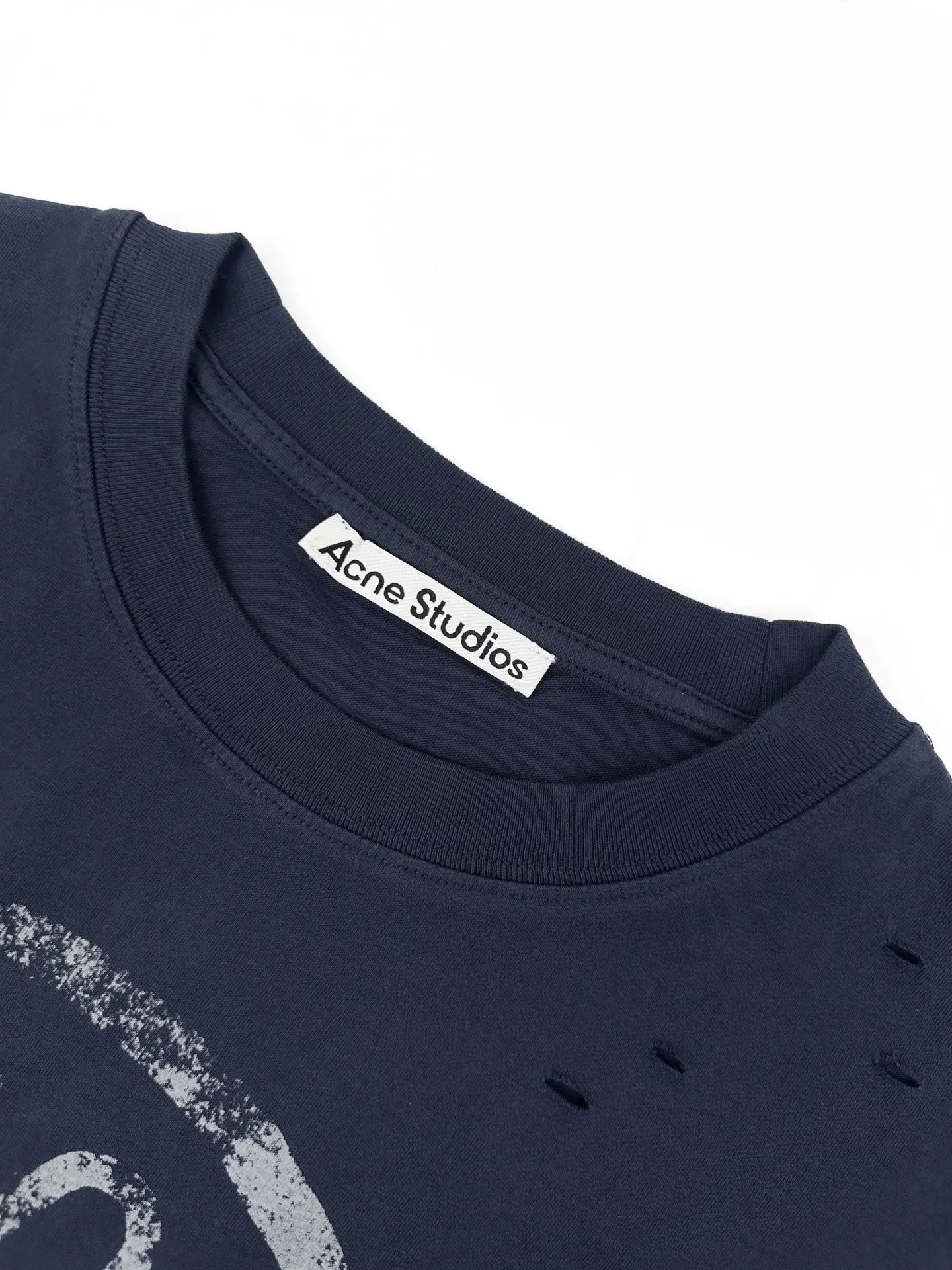 Distressed Layered Logo Long-Sleeve T-Shirt D22520515 — view 3