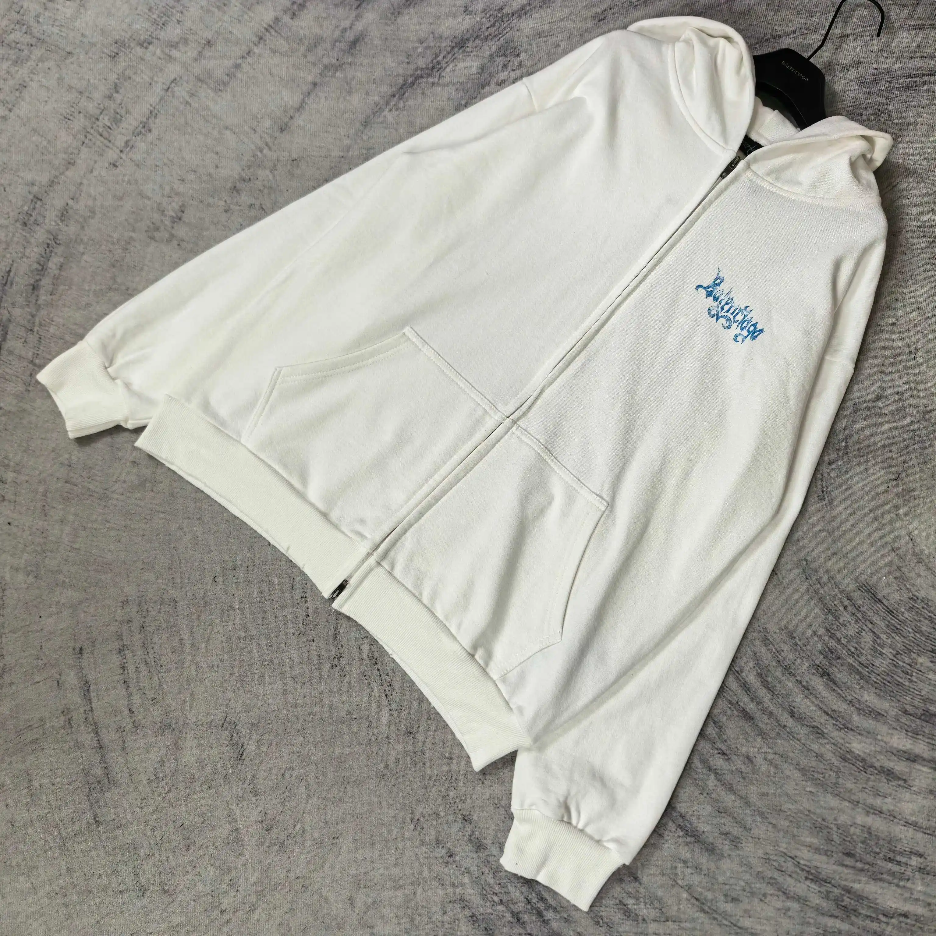 Sketchy Logo Flame Print Zip-Up Hoodie D22524473 — view 4