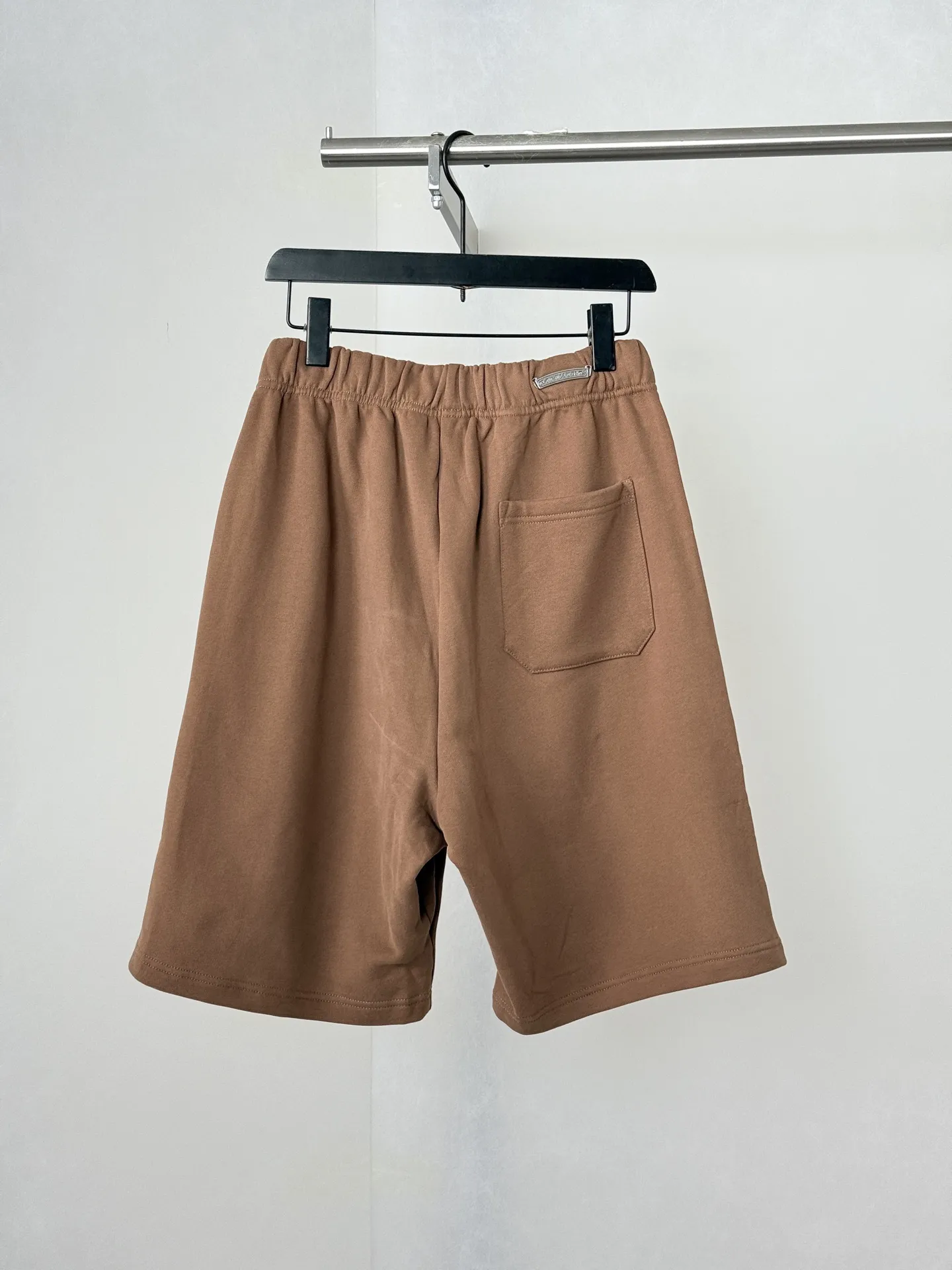 Gothic Script Embroidered Cotton Shorts D22521985 — view 2