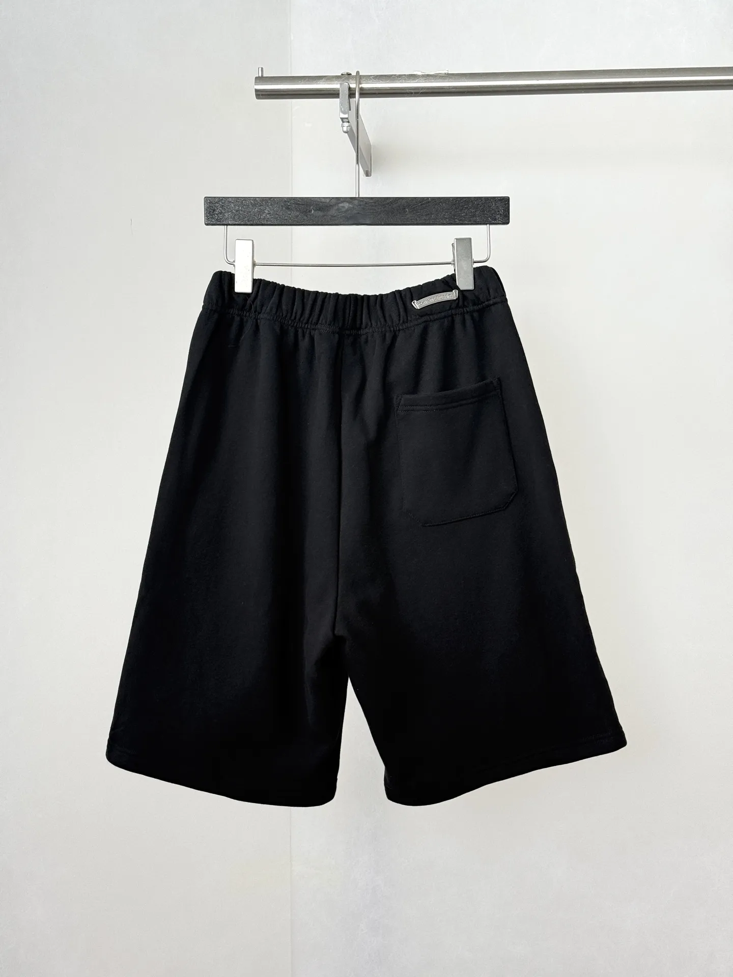 Gothic Script Embroidered Sweat Shorts D22521984 — view 2