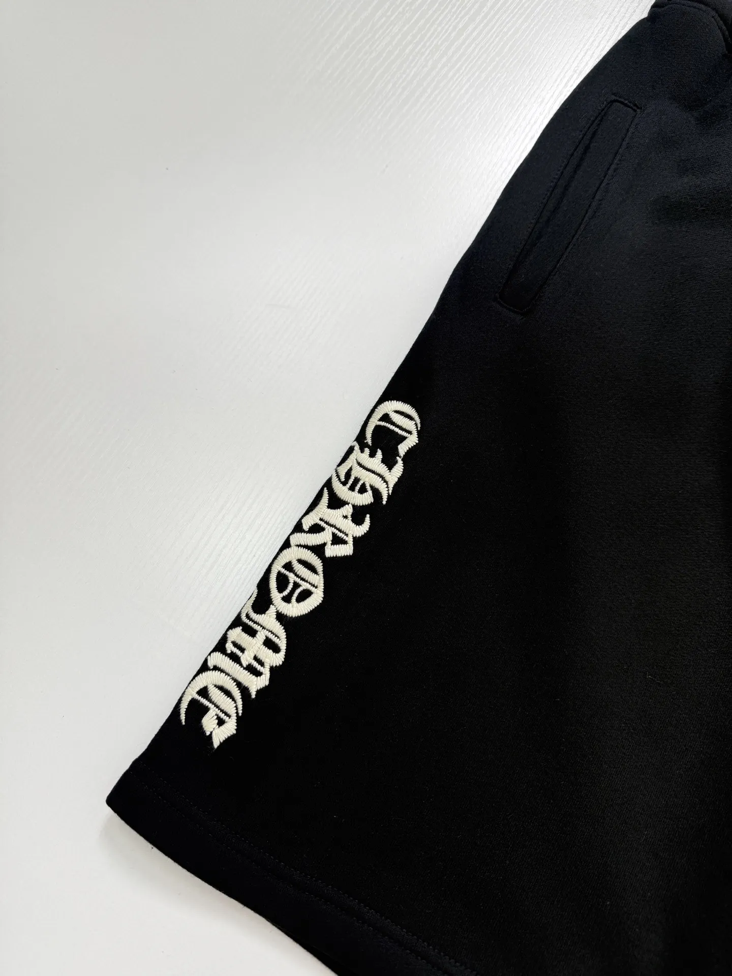 Gothic Script Embroidered Sweat Shorts D22521984 — view 5