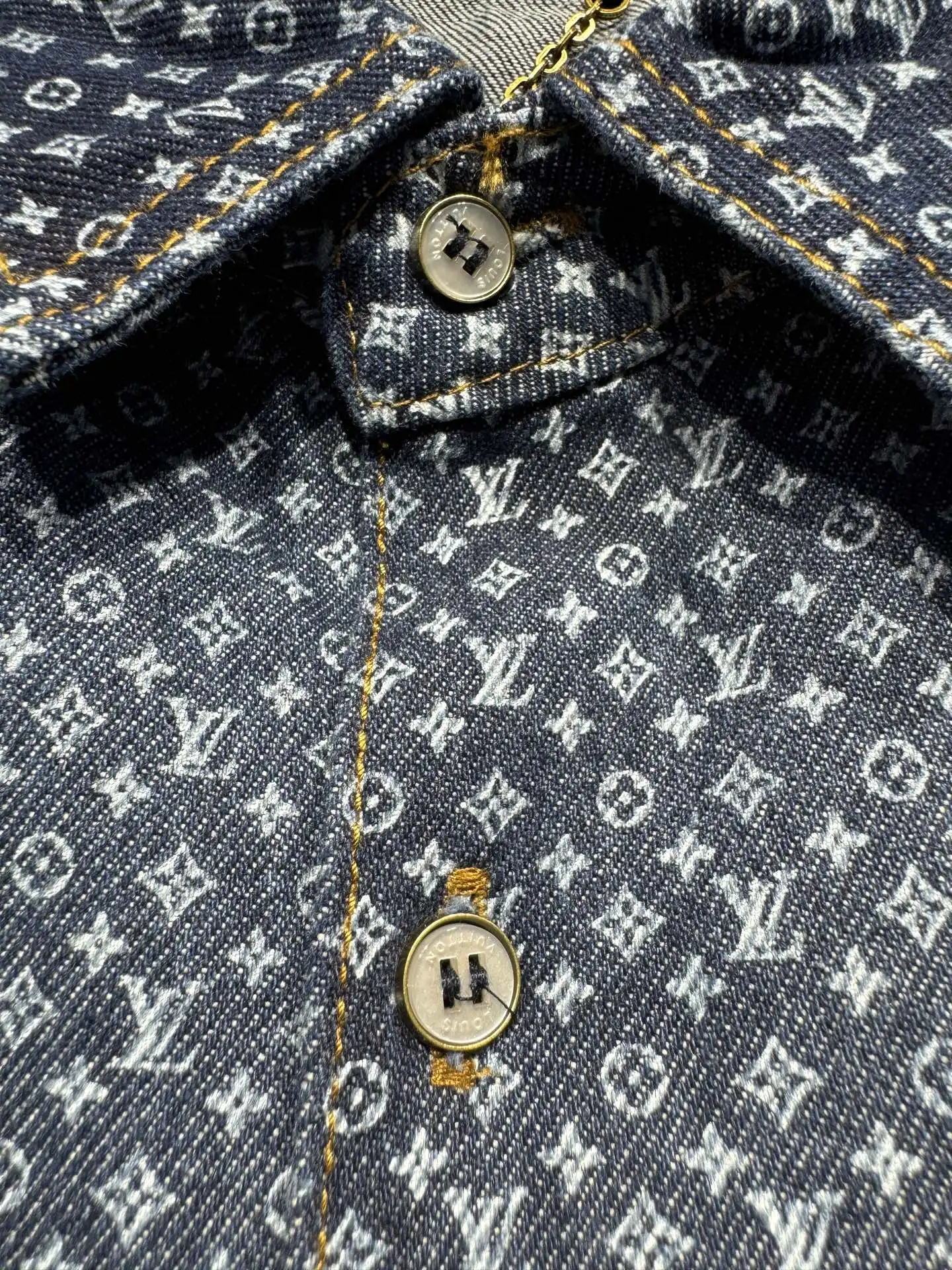 Monogram Print Short-Sleeve Denim Shirt D22524320 — view 10