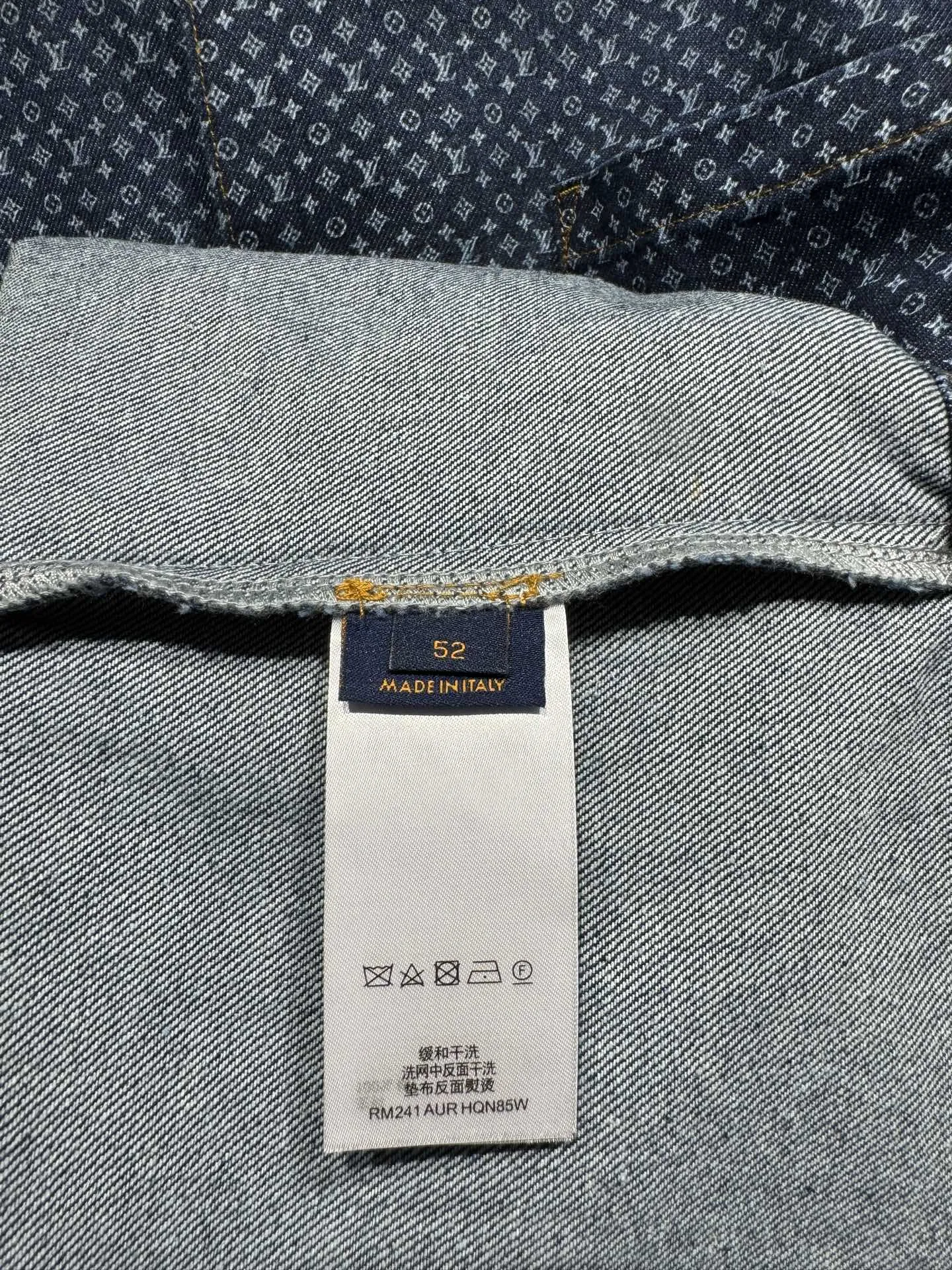 Monogram Print Short-Sleeve Denim Shirt D22524320 — view 15