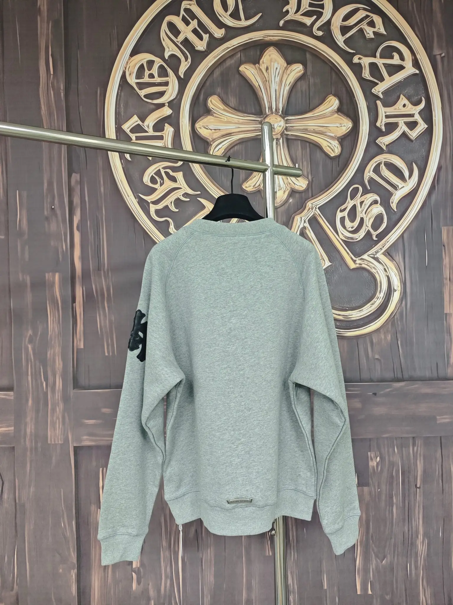 Leather Cross Patch Crew-Neck Sweatshirt D23020296 — view 2