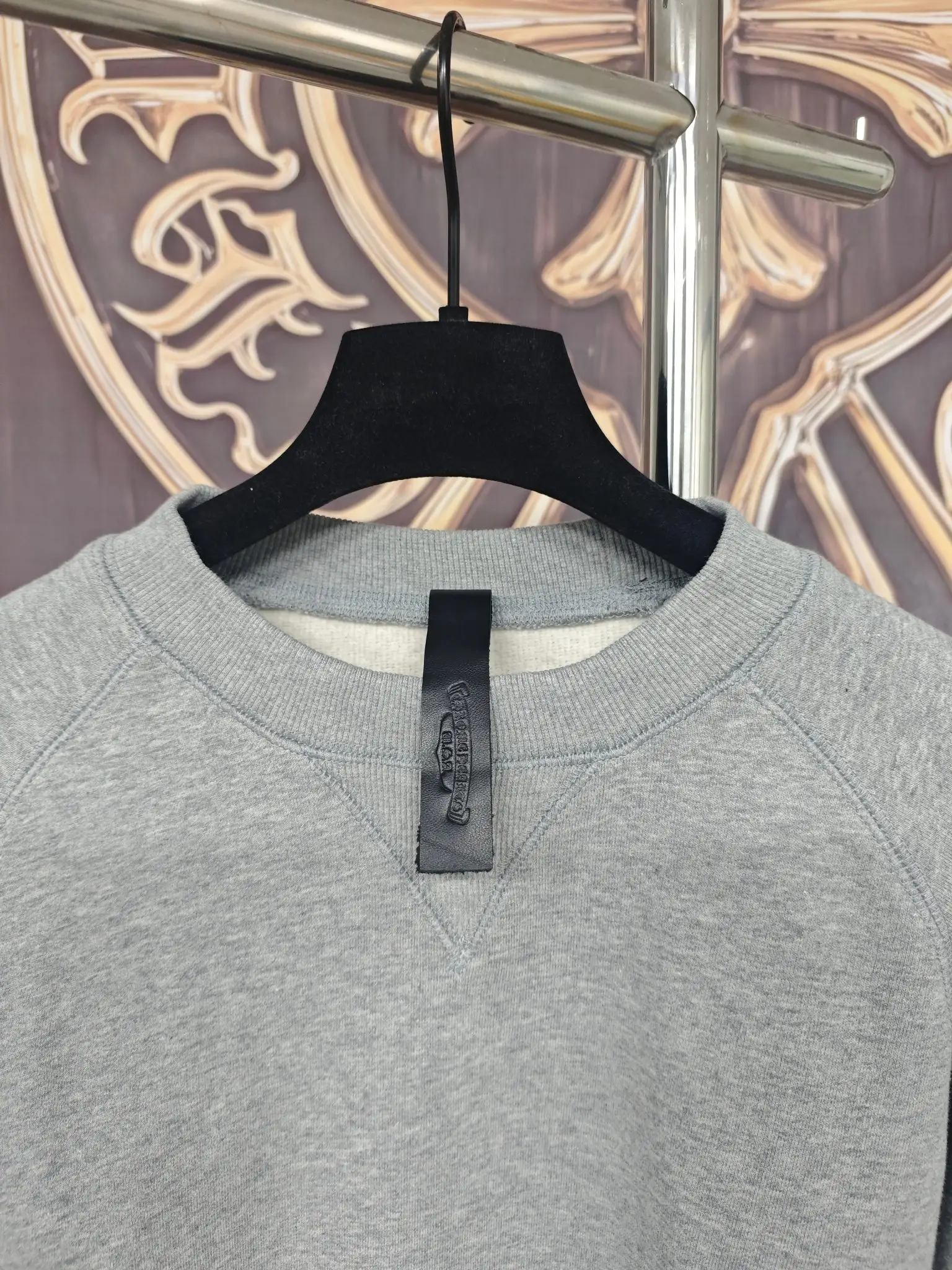 Leather Cross Patch Crew-Neck Sweatshirt D23020296 — view 5