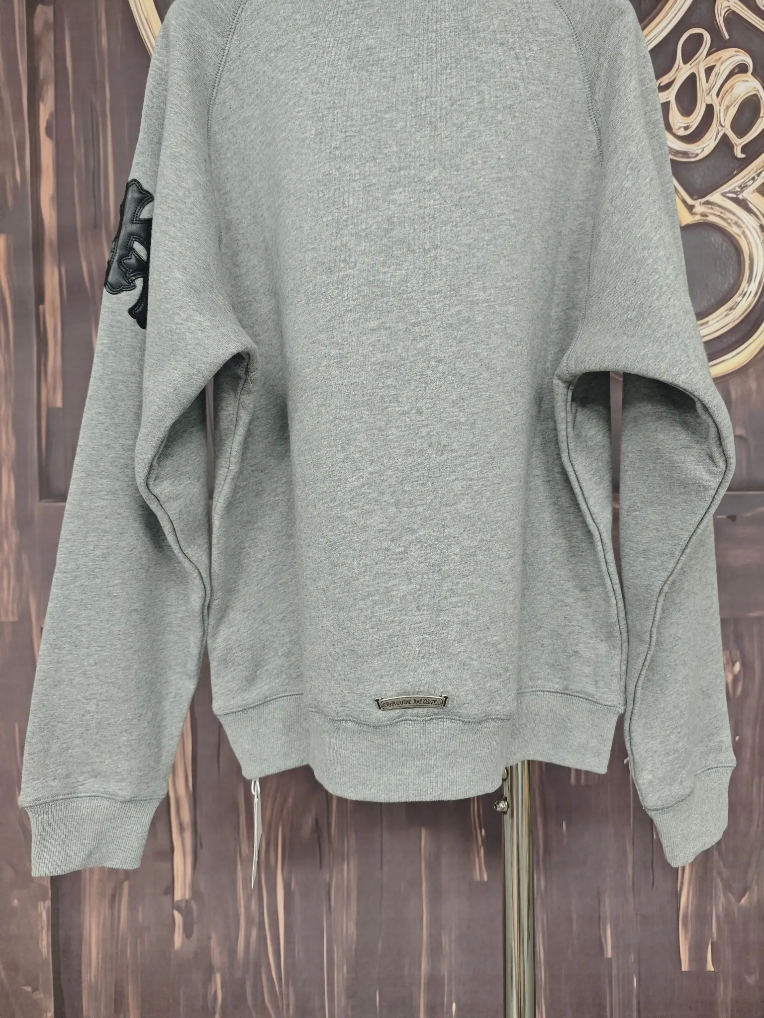 Leather Cross Patch Crew-Neck Sweatshirt D23020296 — view 7