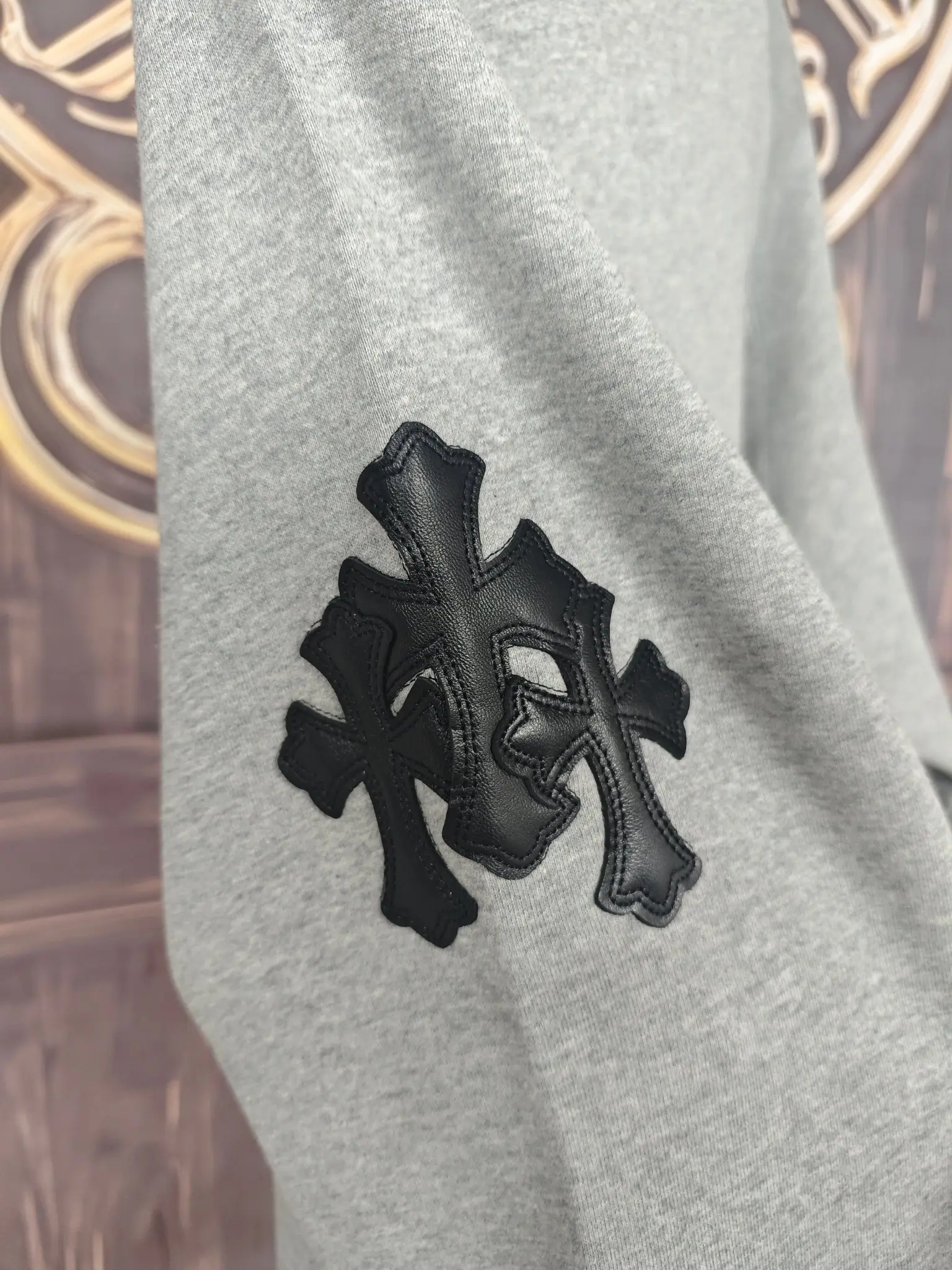 Leather Cross Patch Crew-Neck Sweatshirt D23020296 — view 9