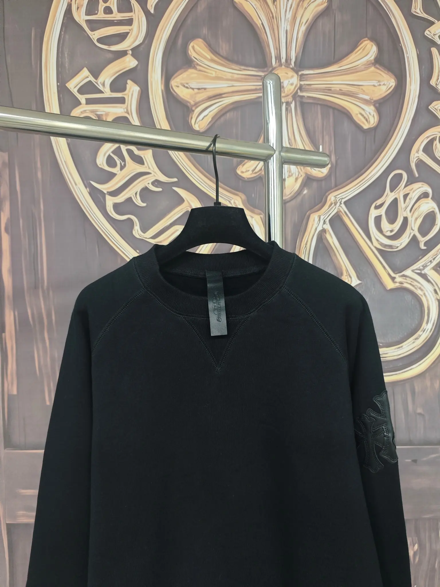 Leather Cross Patch Fleece Sweatshirt D23020298 — view 3
