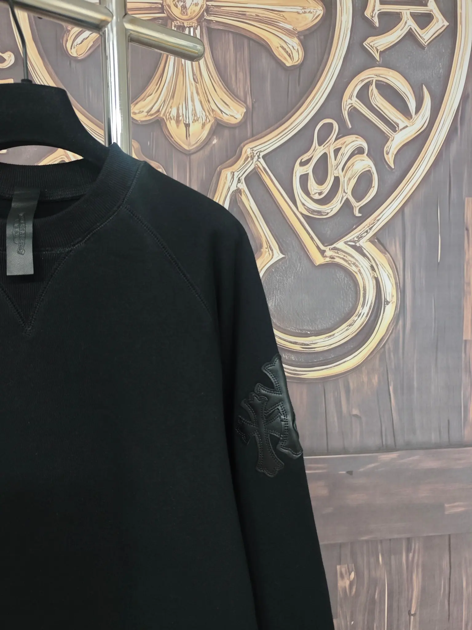 Leather Cross Patch Fleece Sweatshirt D23020298 — view 5