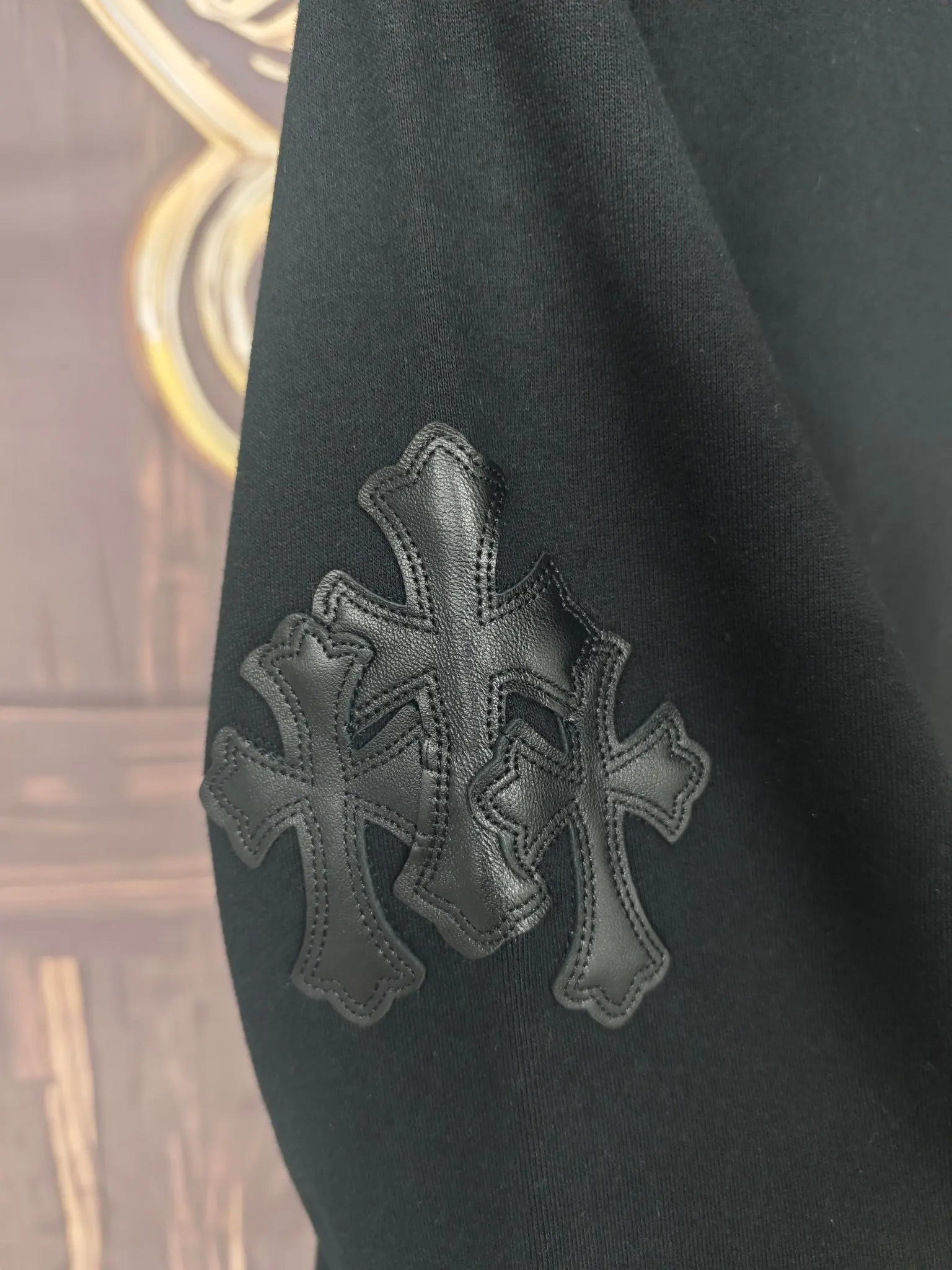 Leather Cross Patch Fleece Sweatshirt D23020298 — view 7