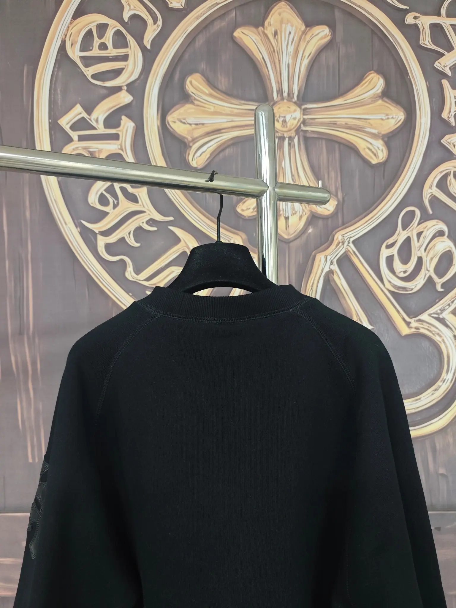 Leather Cross Patch Fleece Sweatshirt D23020298 — view 8