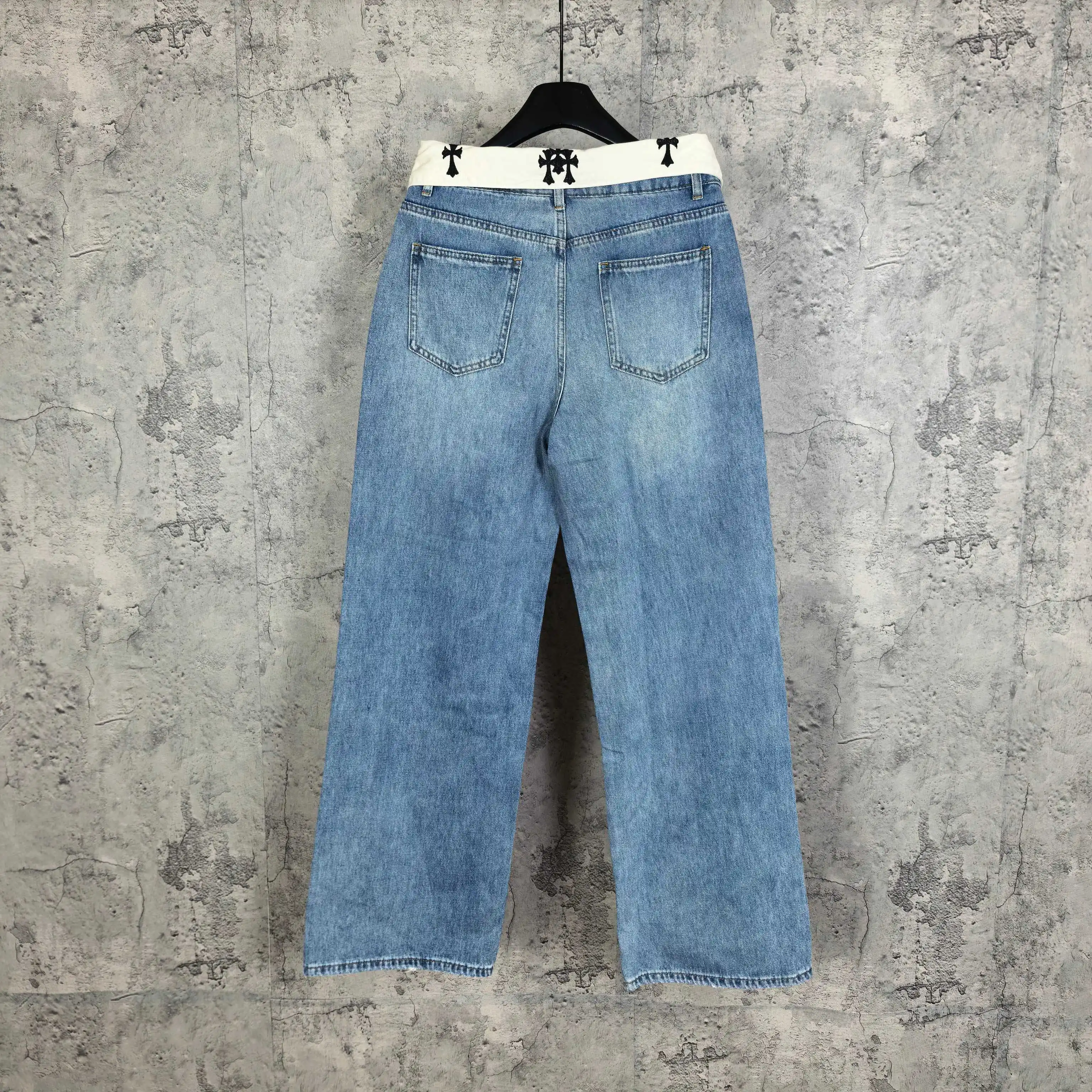 Fold-Over Waist Cross Embroidered Jeans D23524501 — view 2