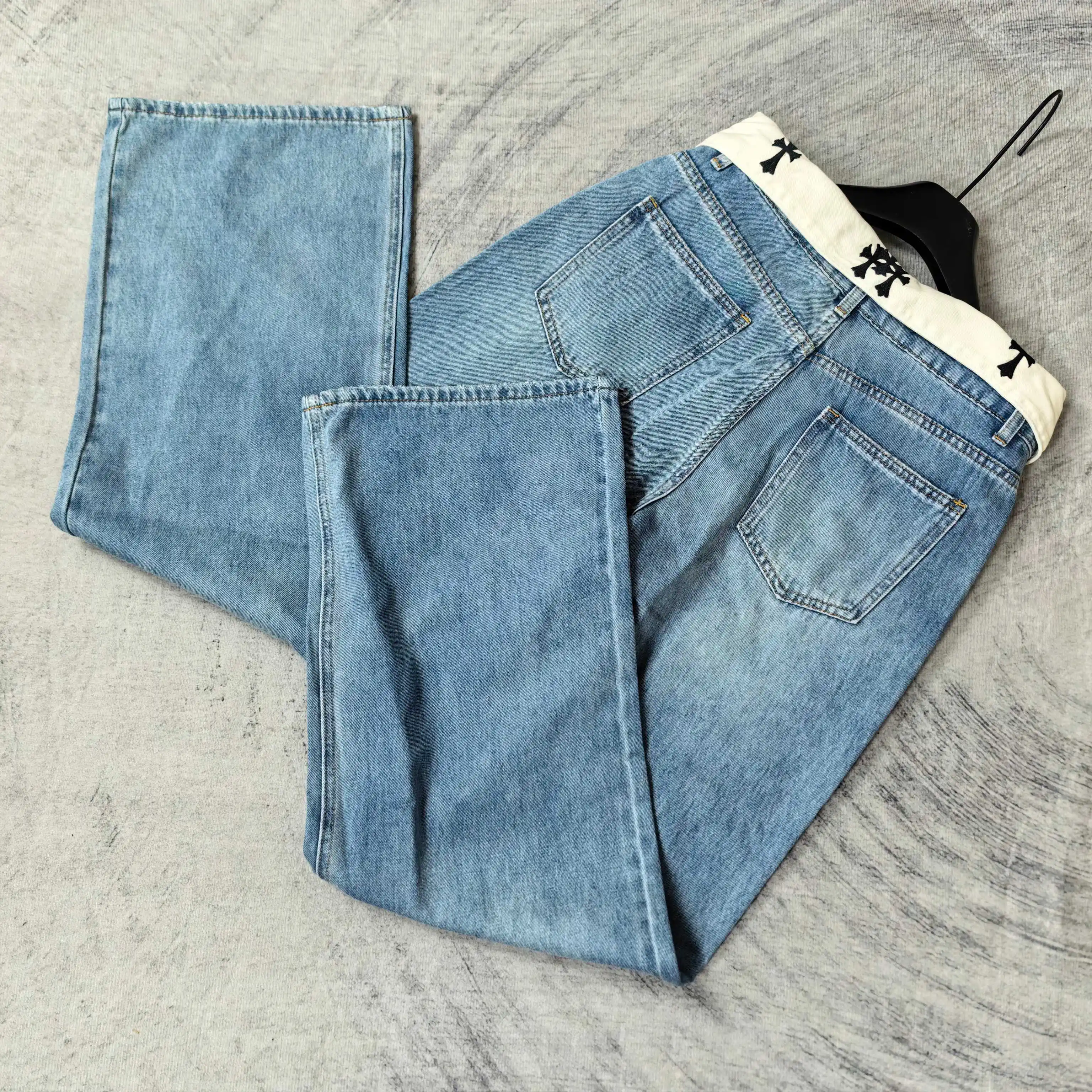 Fold-Over Waist Cross Embroidered Jeans D23524501 — view 5