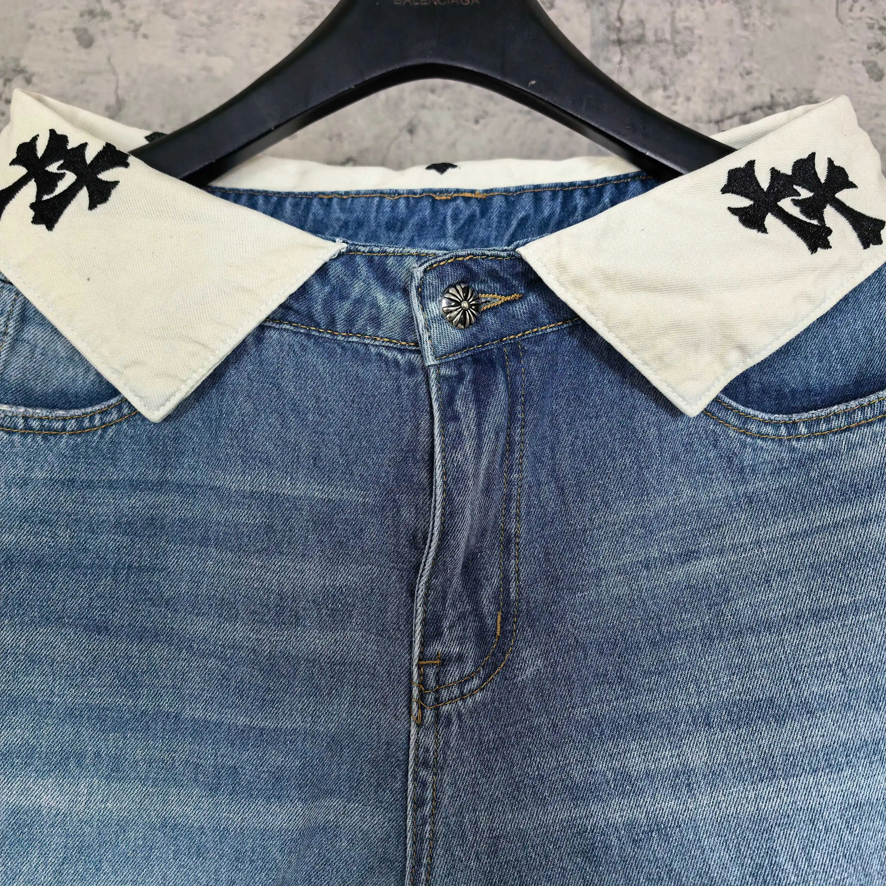 Fold-Over Waist Cross Embroidered Jeans D23524501 — view 8
