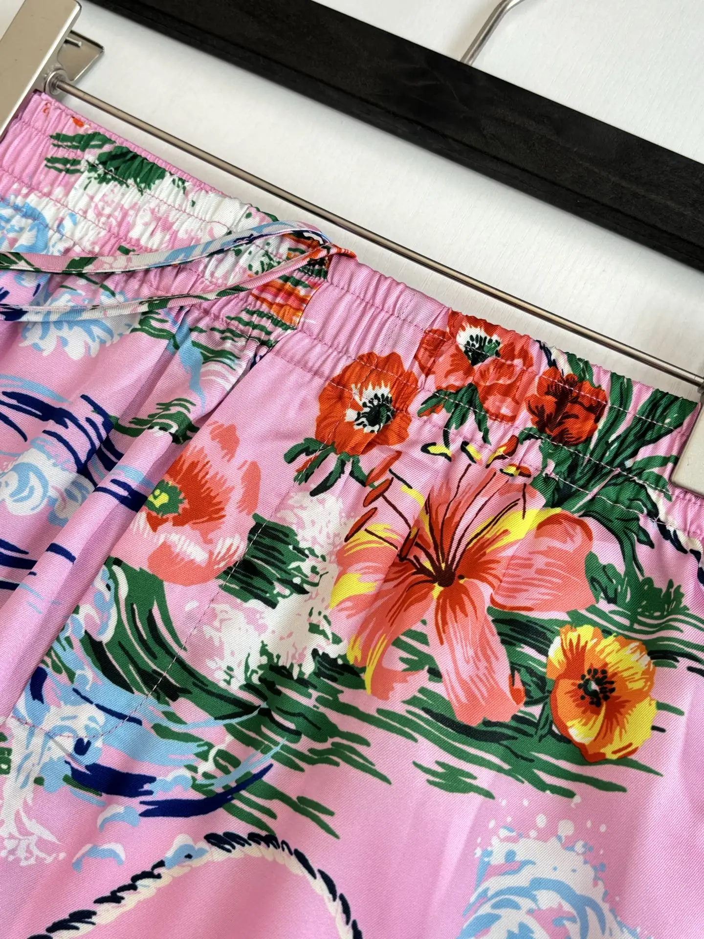 Floral and Wave Print Acetate Satin Shorts D23518601 — view 7