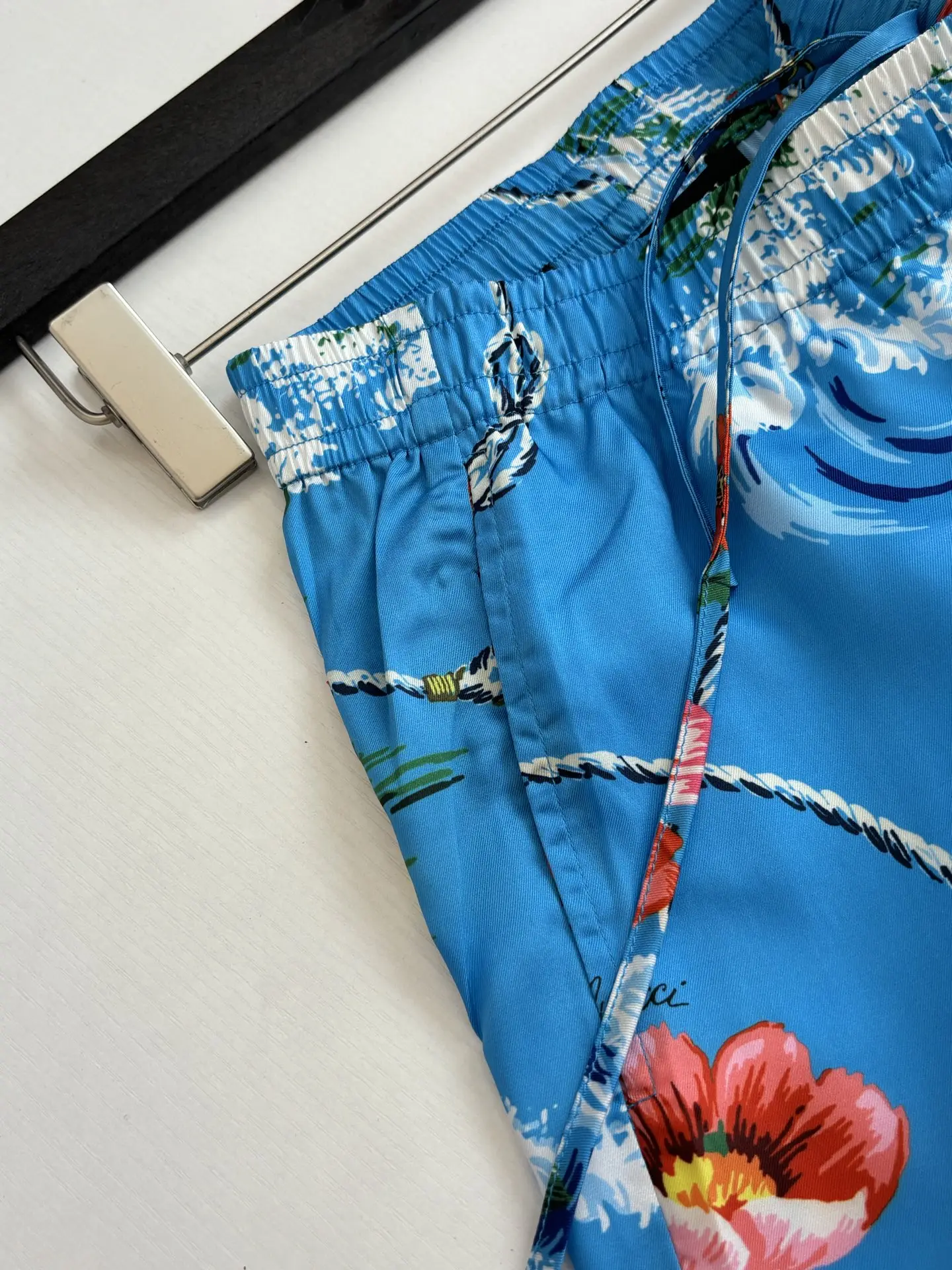 Floral and Wave Print Acetate Satin Shorts D23518599 — view 5