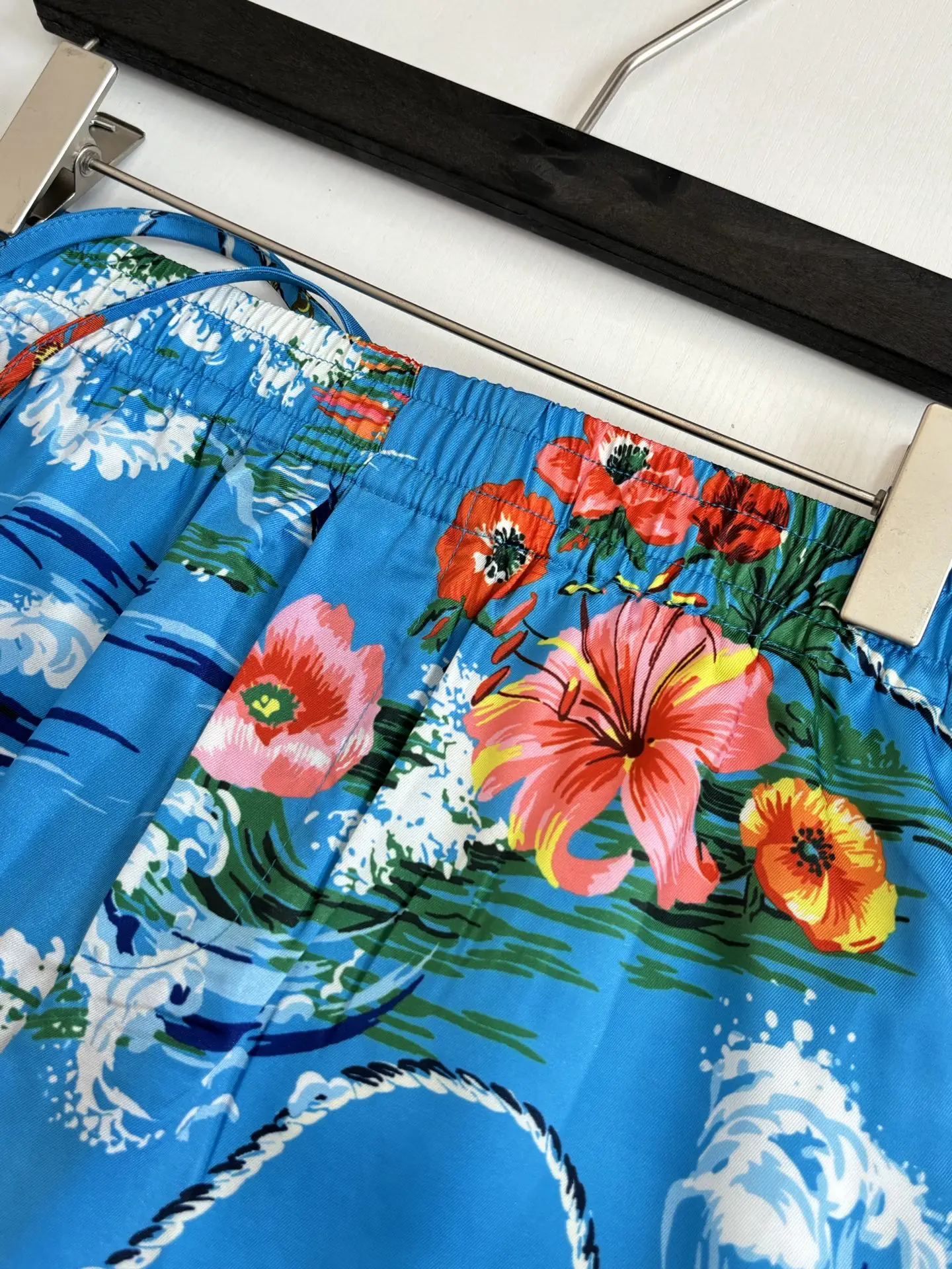 Floral and Wave Print Acetate Satin Shorts D23518599 — view 7
