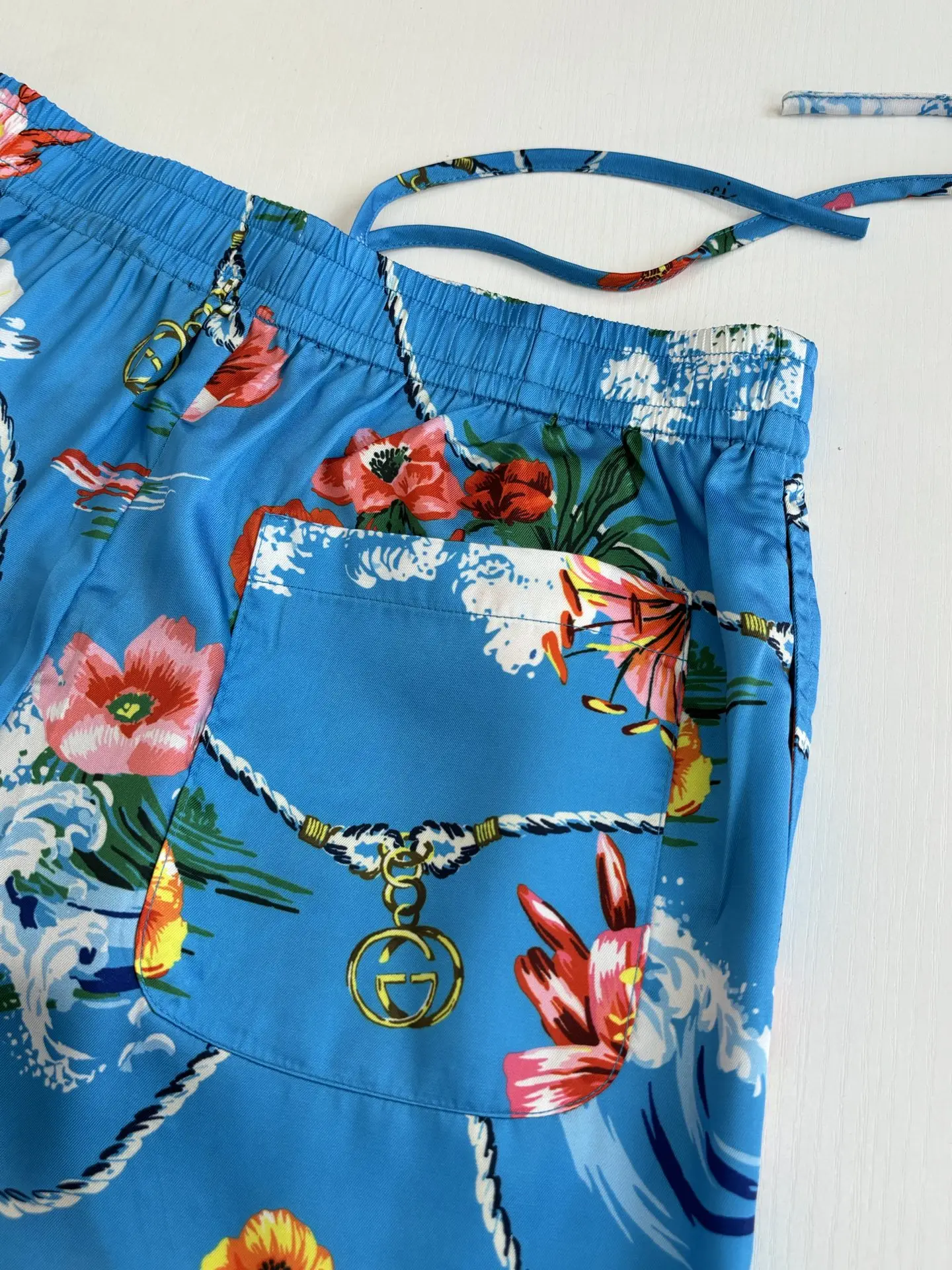 Floral and Wave Print Acetate Satin Shorts D23518599 — view 9