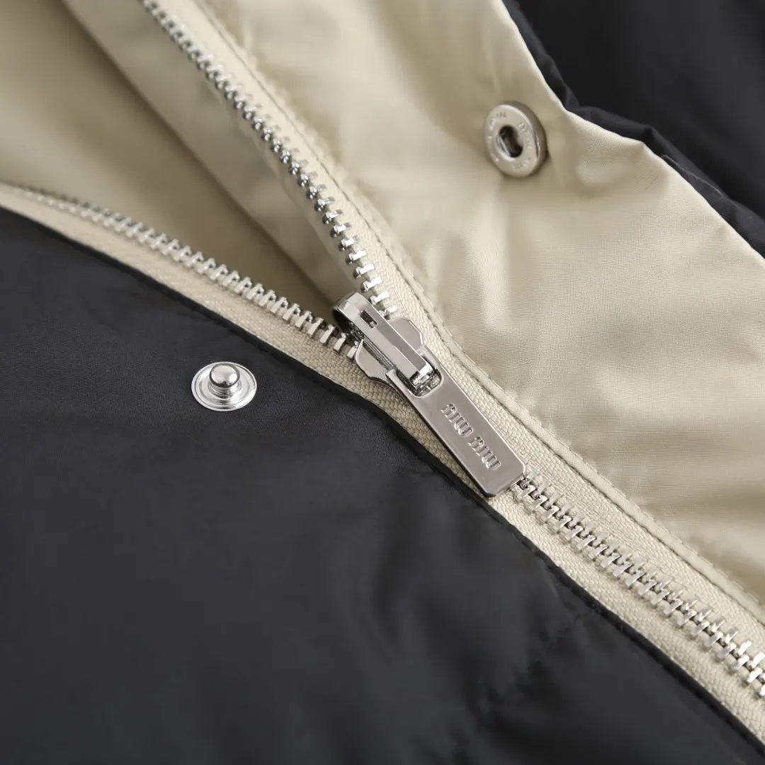 Reversible Logo-Embroidered Down Puffer Jacket D24021656 — view 9