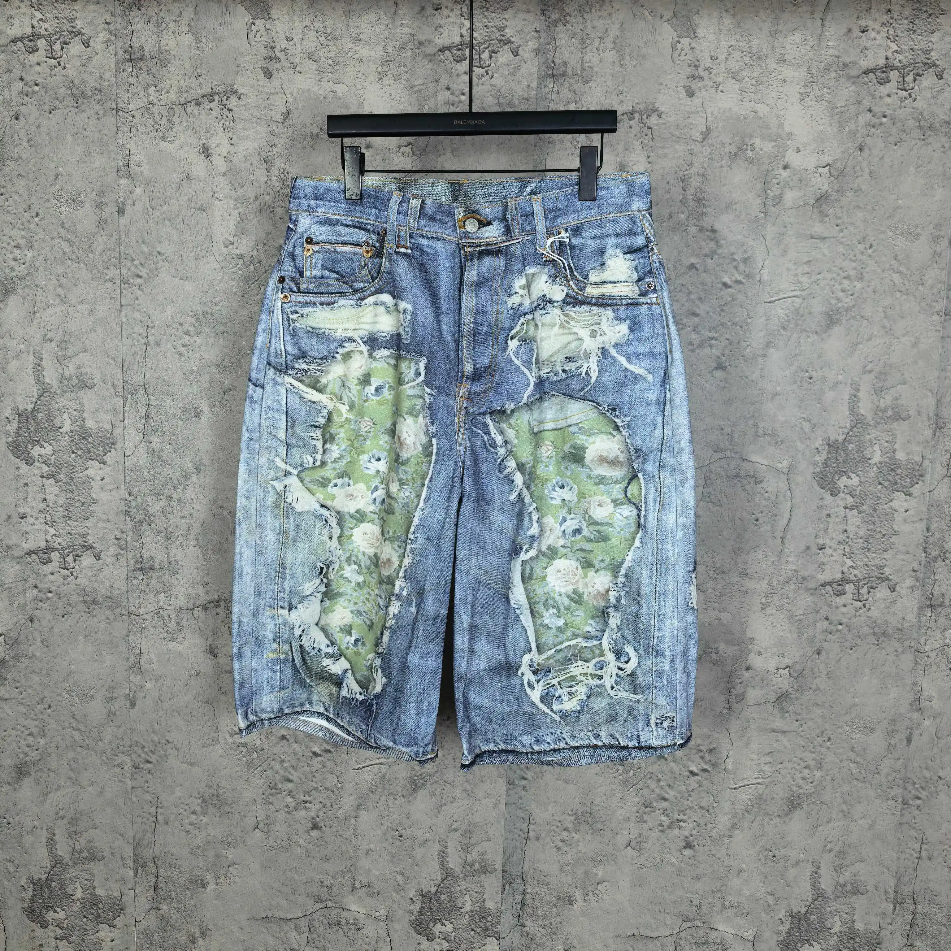 Trompe l’œil Floral Print Distressed Denim Shorts D24024560