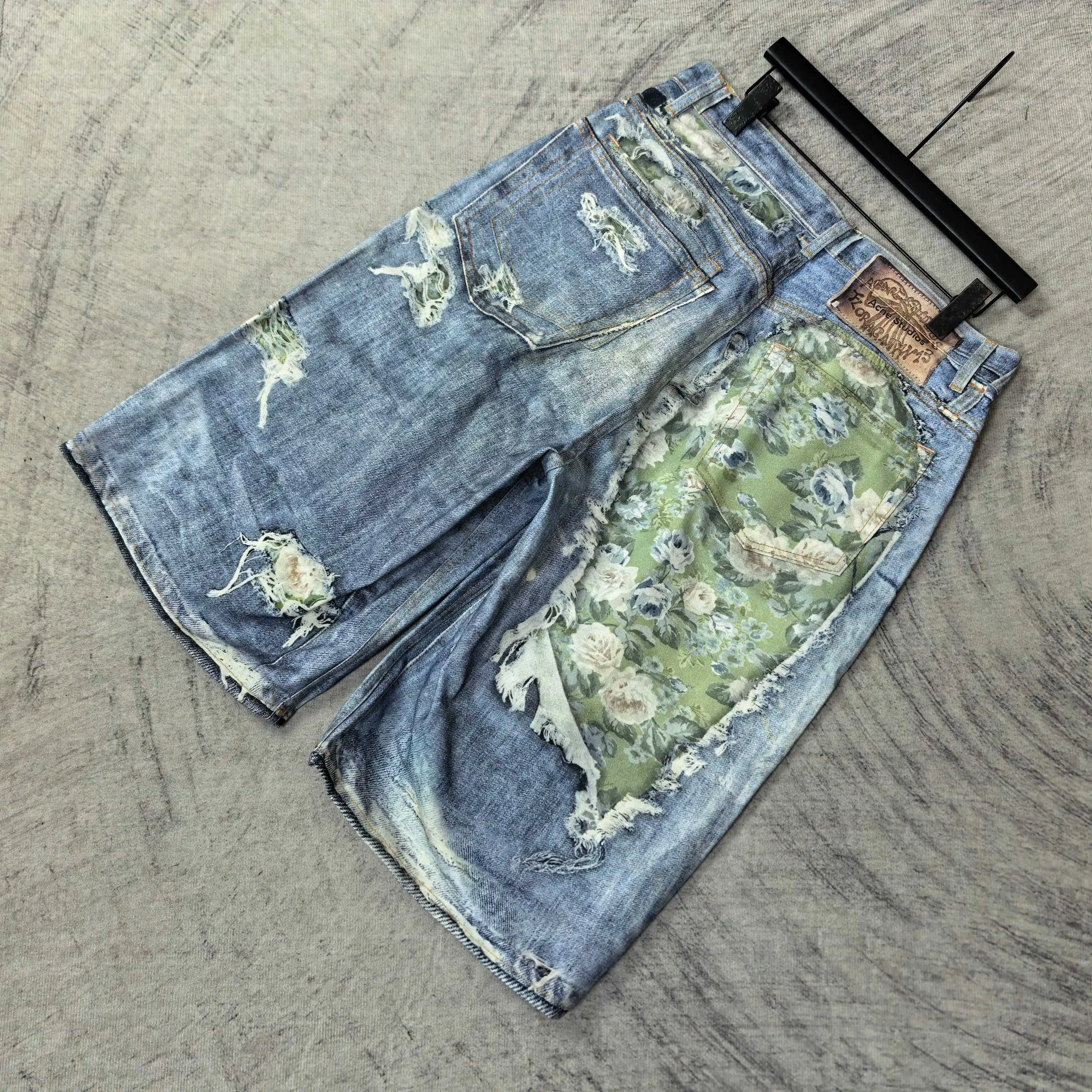 Trompe l’œil Floral Print Distressed Denim Shorts D24024560 — view 5